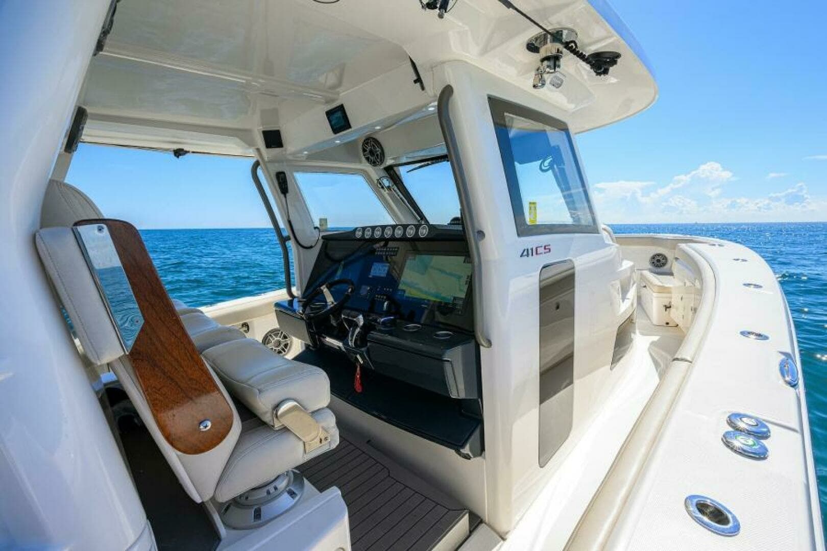 2021 Solace Center Console - Image 21