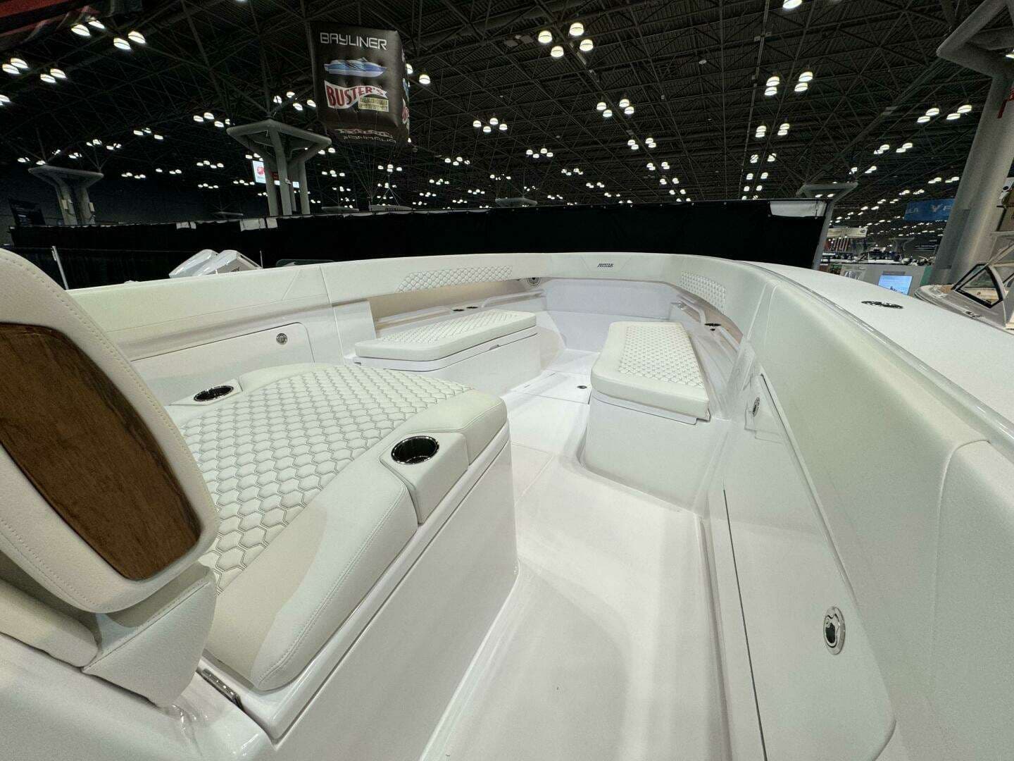 2027 Jupiter 380 LS - Image 9