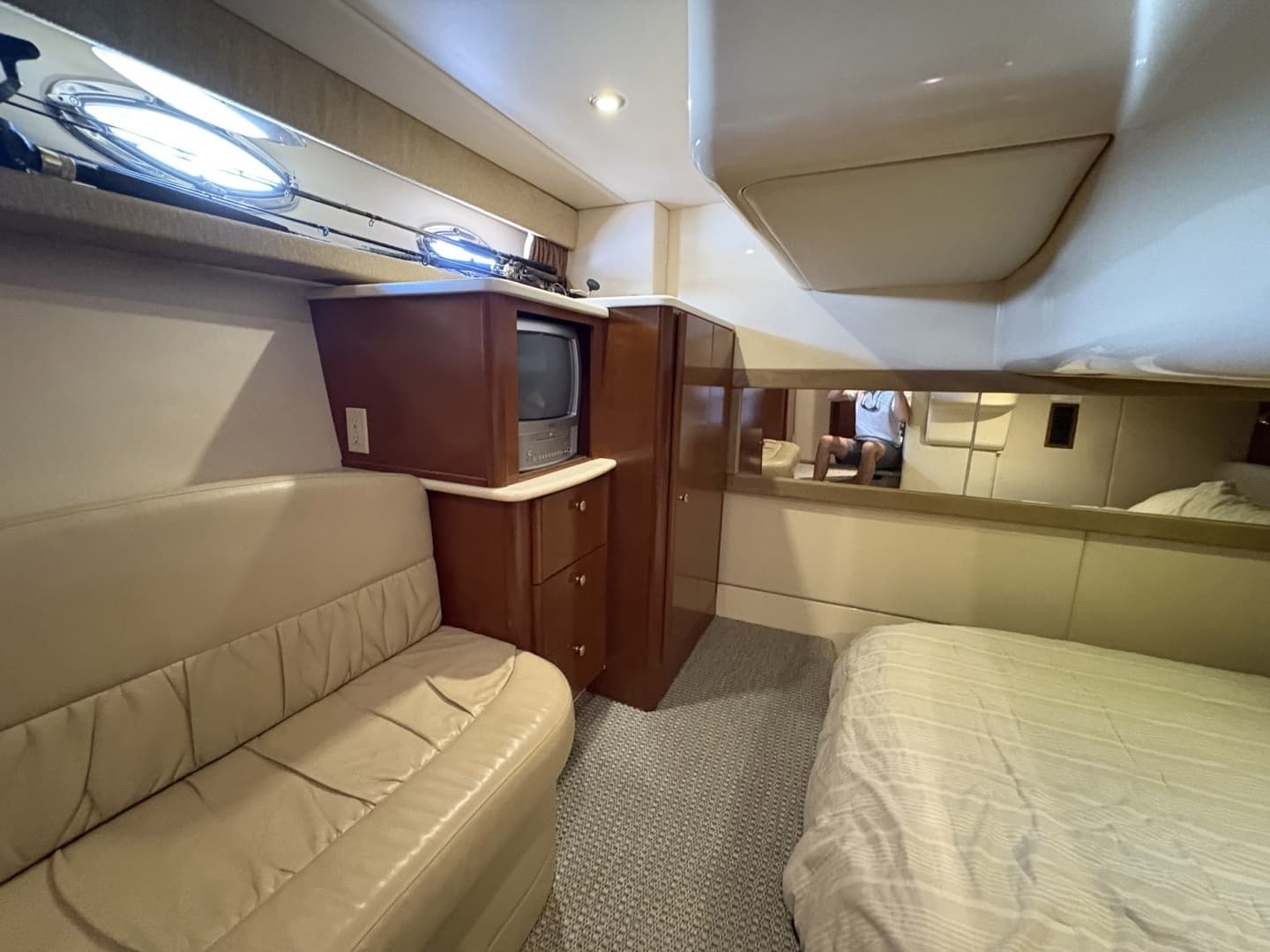 2005 Meridian 411 Sedan - Image 32