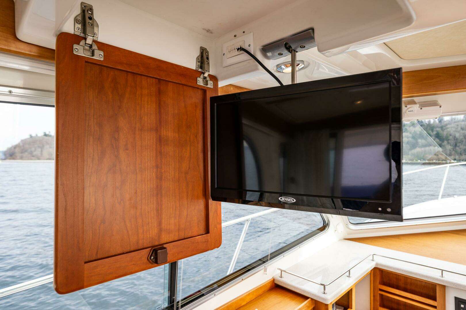 2010 Back Cove 37 - Image 28