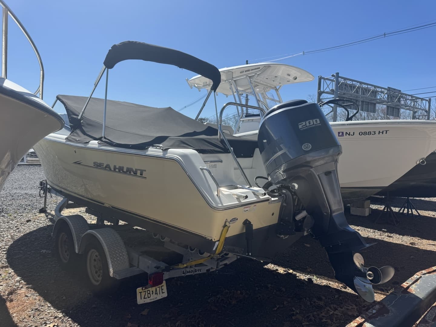 2013 Sea Hunt Escape 234 LE - Image 4