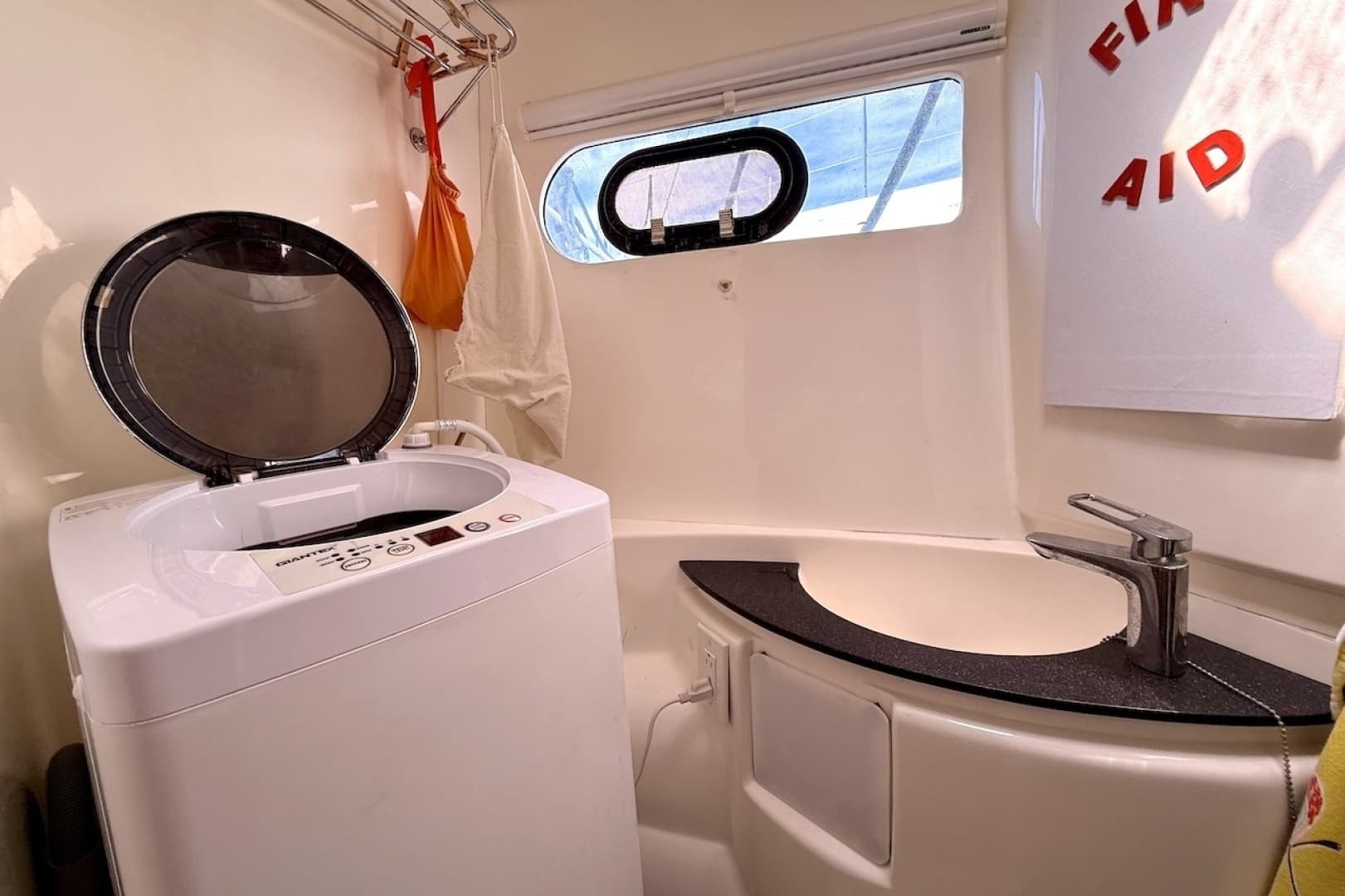 2010 Leopard 46 - Image 70