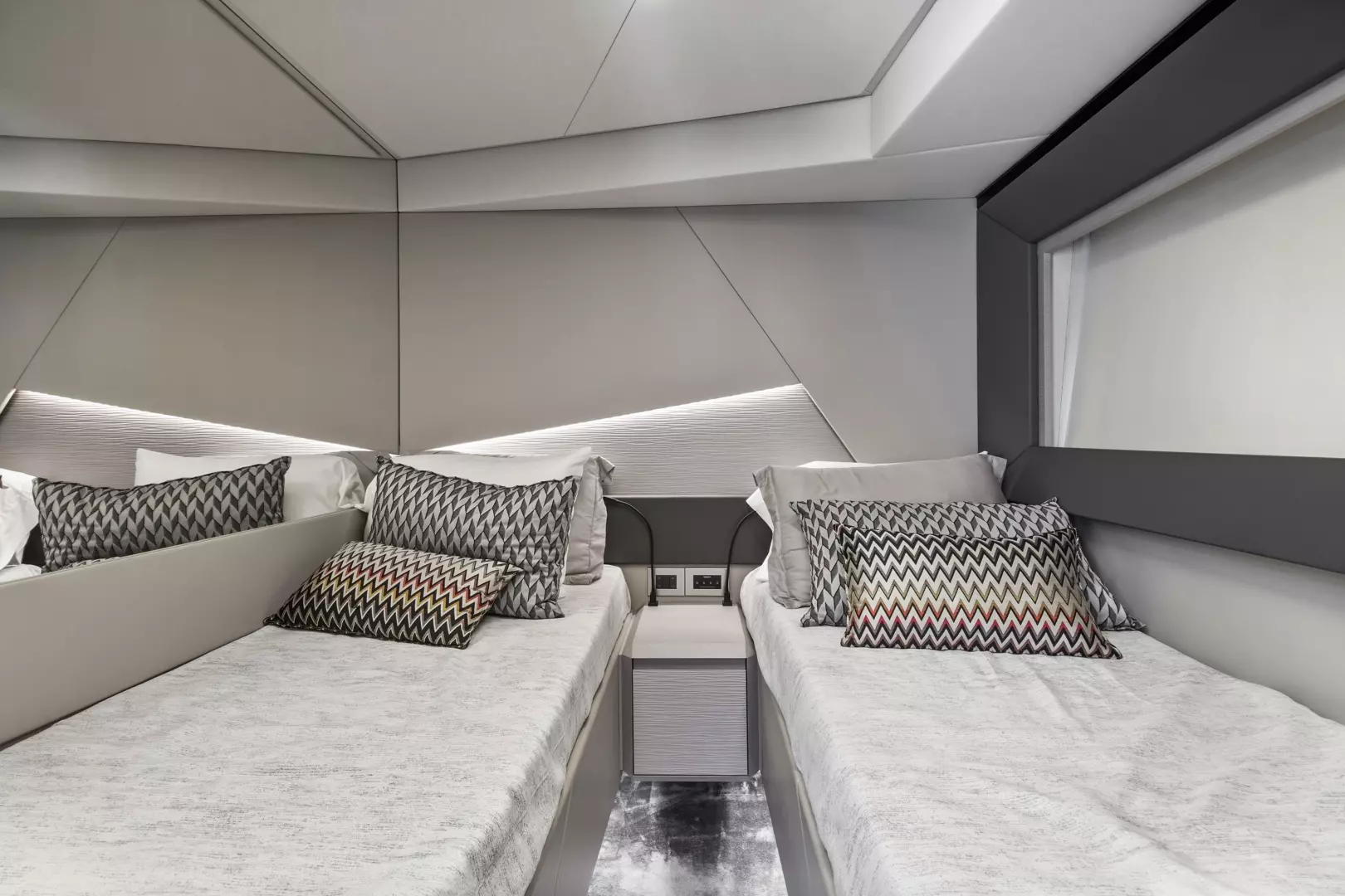 2020 Pershing 7X - Image 34