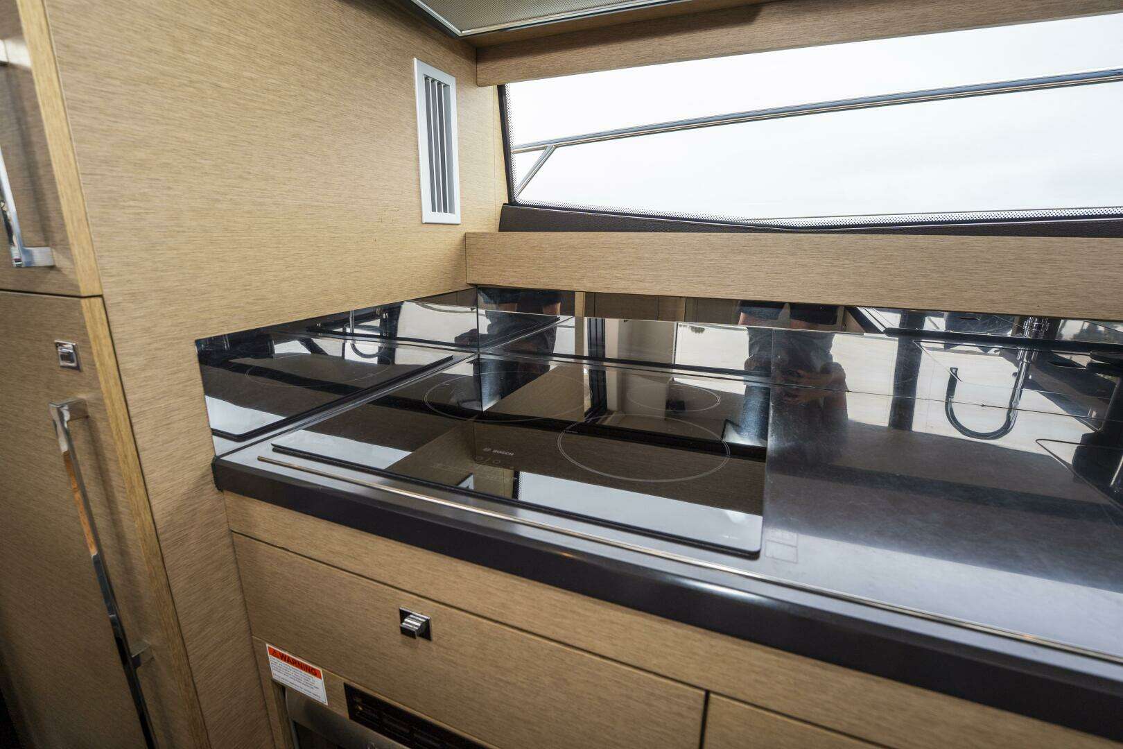 2018 Prestige 560 - Image 19