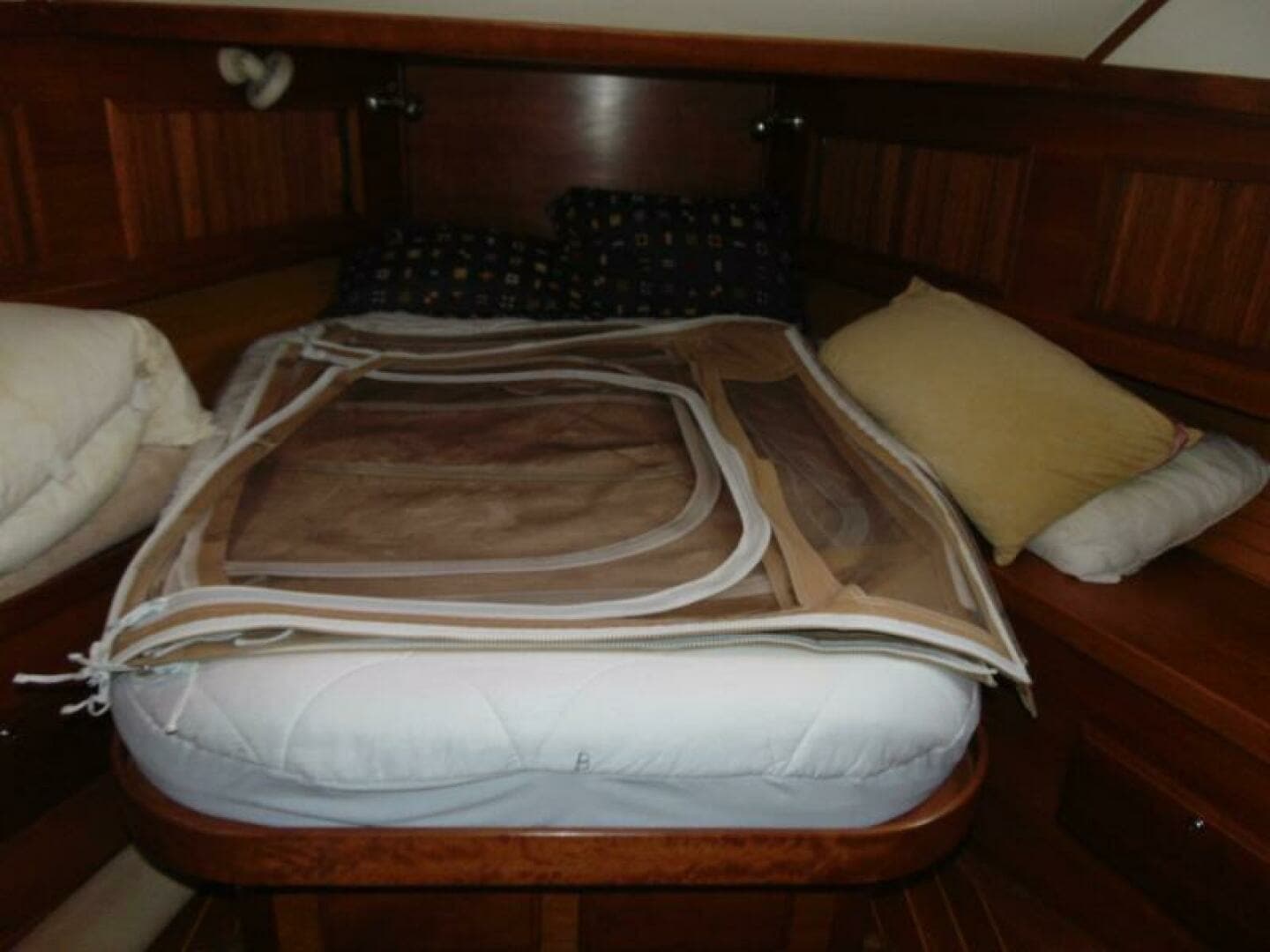 2004 Sabre Flybridge - Image 19