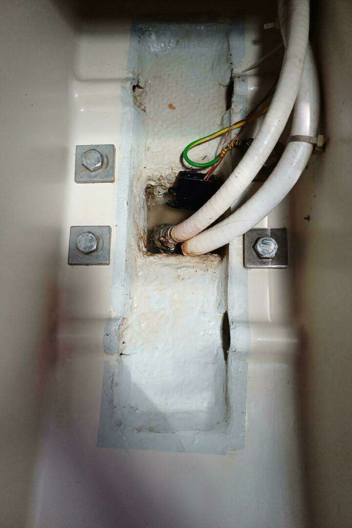 2001 Beneteau 393 - Image 38