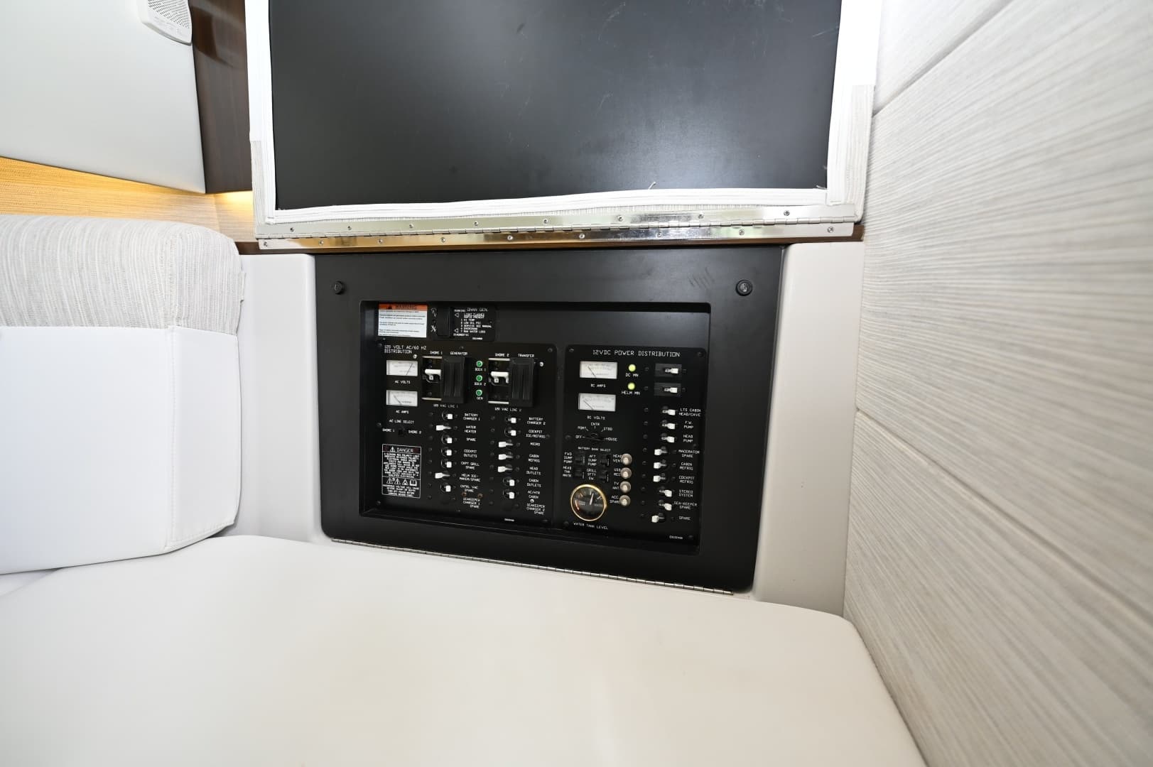 2022 Cruisers Yachts 38 GLS OB - Image 34