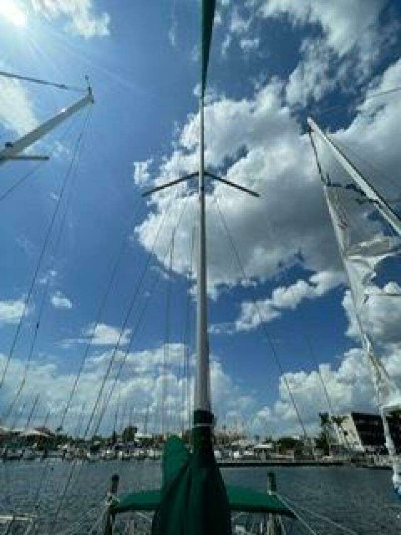 2000 Beneteau Oceanis 311 - Image 13