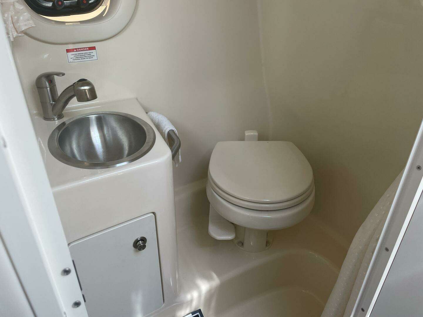 2015 Sea Ray 260 Sundancer - Image 42