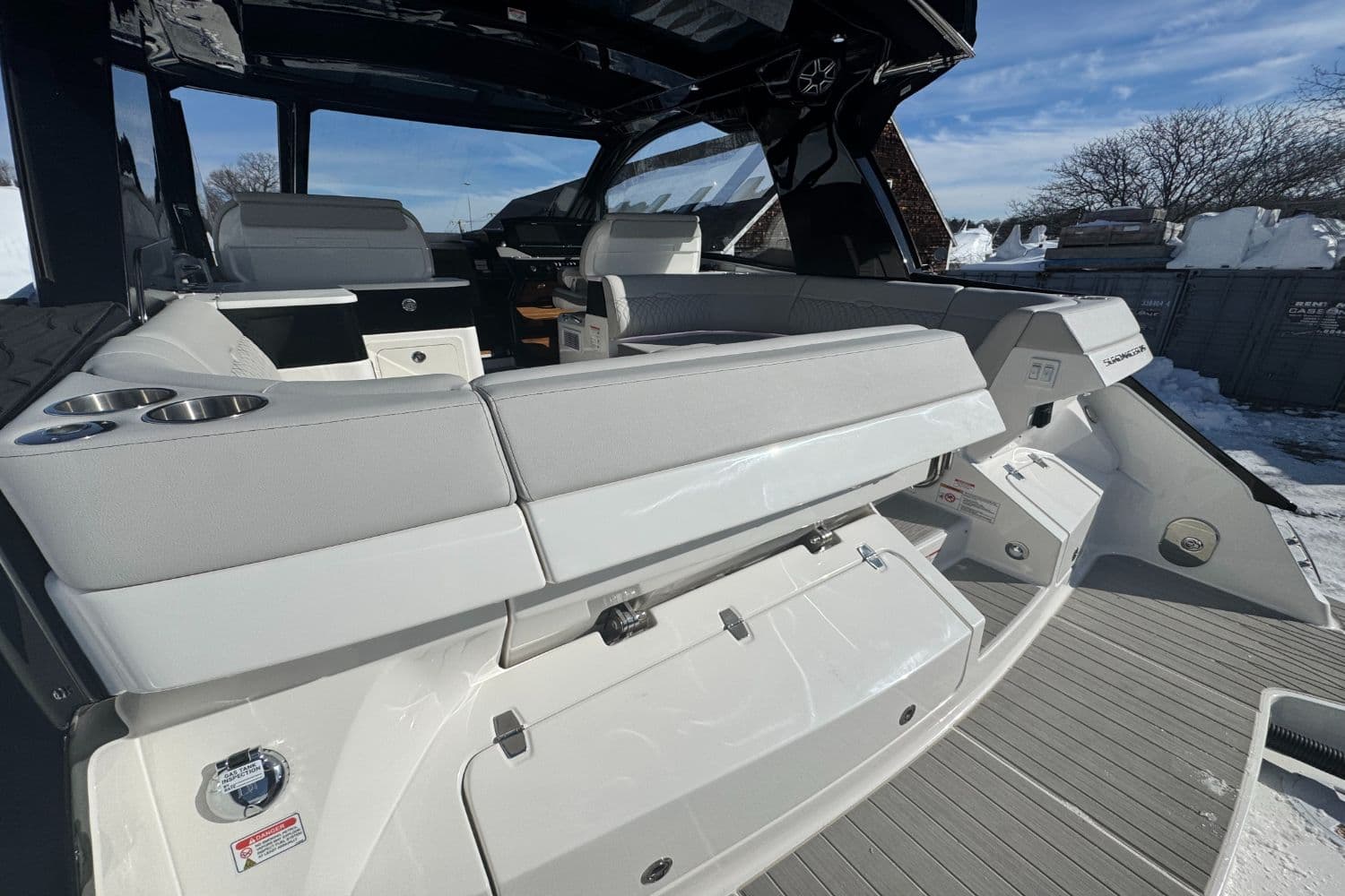 2026 Sea Ray Sundancer 370 Outboard - 5