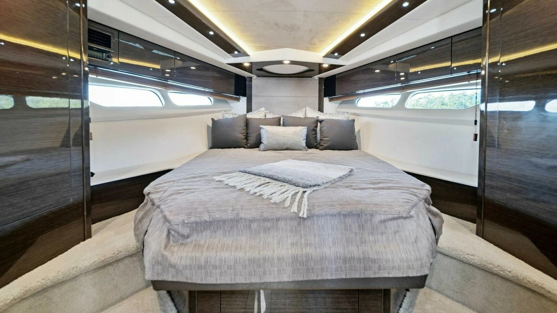2019 Cruisers Yachts 45 Cantius - Image 43
