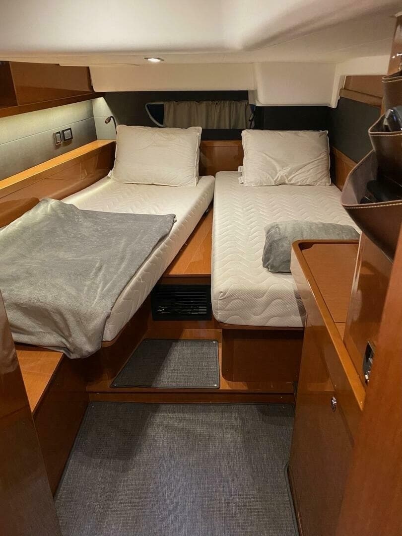 2016 Beneteau Oceanis 60 - Image 18