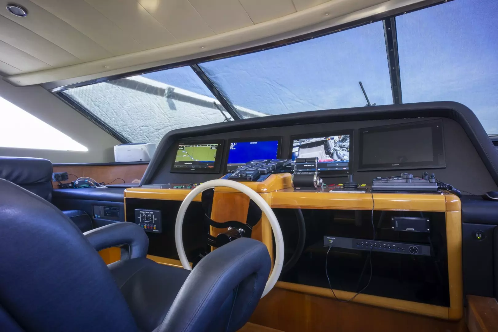 2000 Ferretti Yachts Custom Line 94 - Image 37