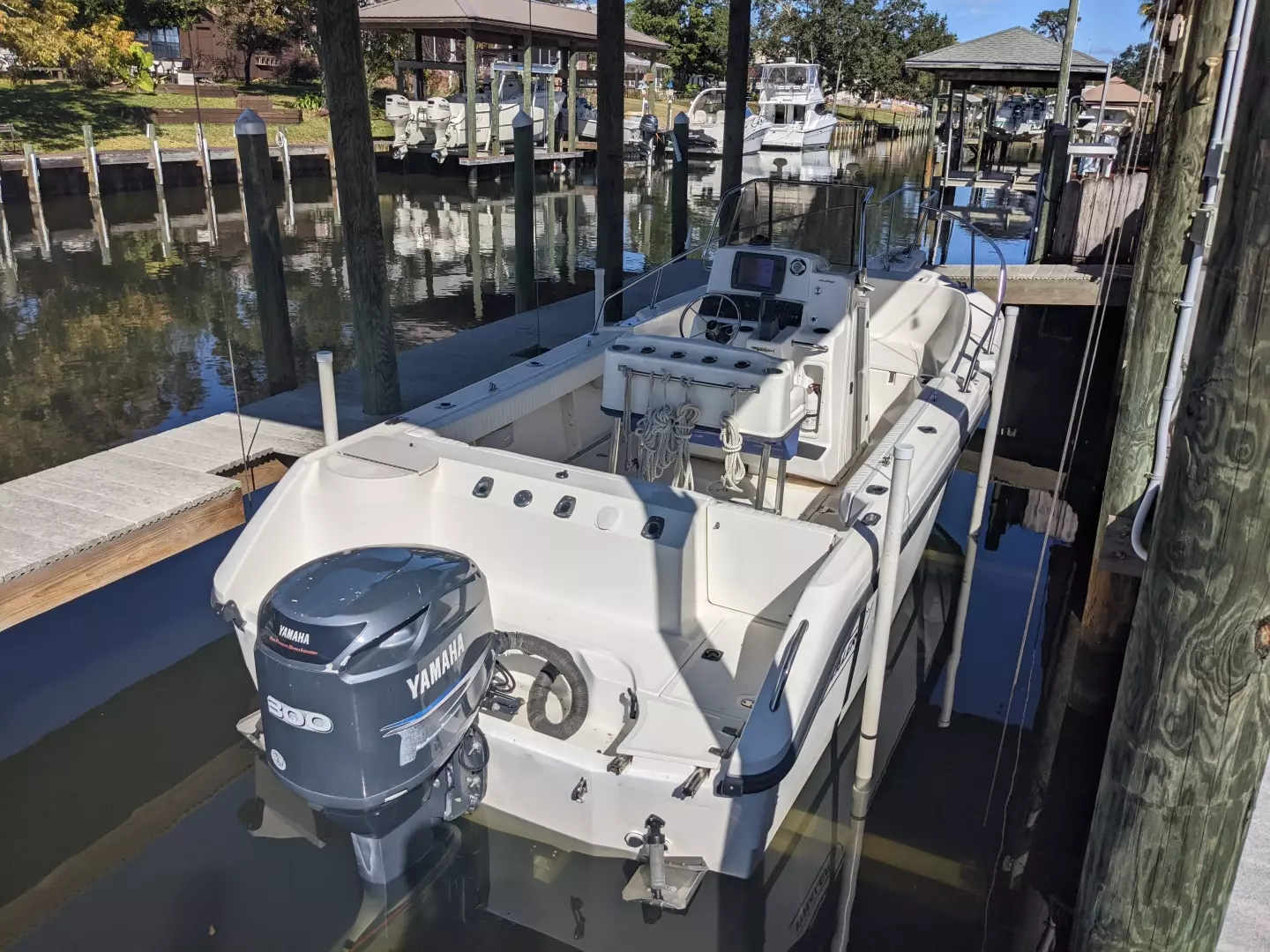 1998 Boston Whaler 23 Outrage - Image 6