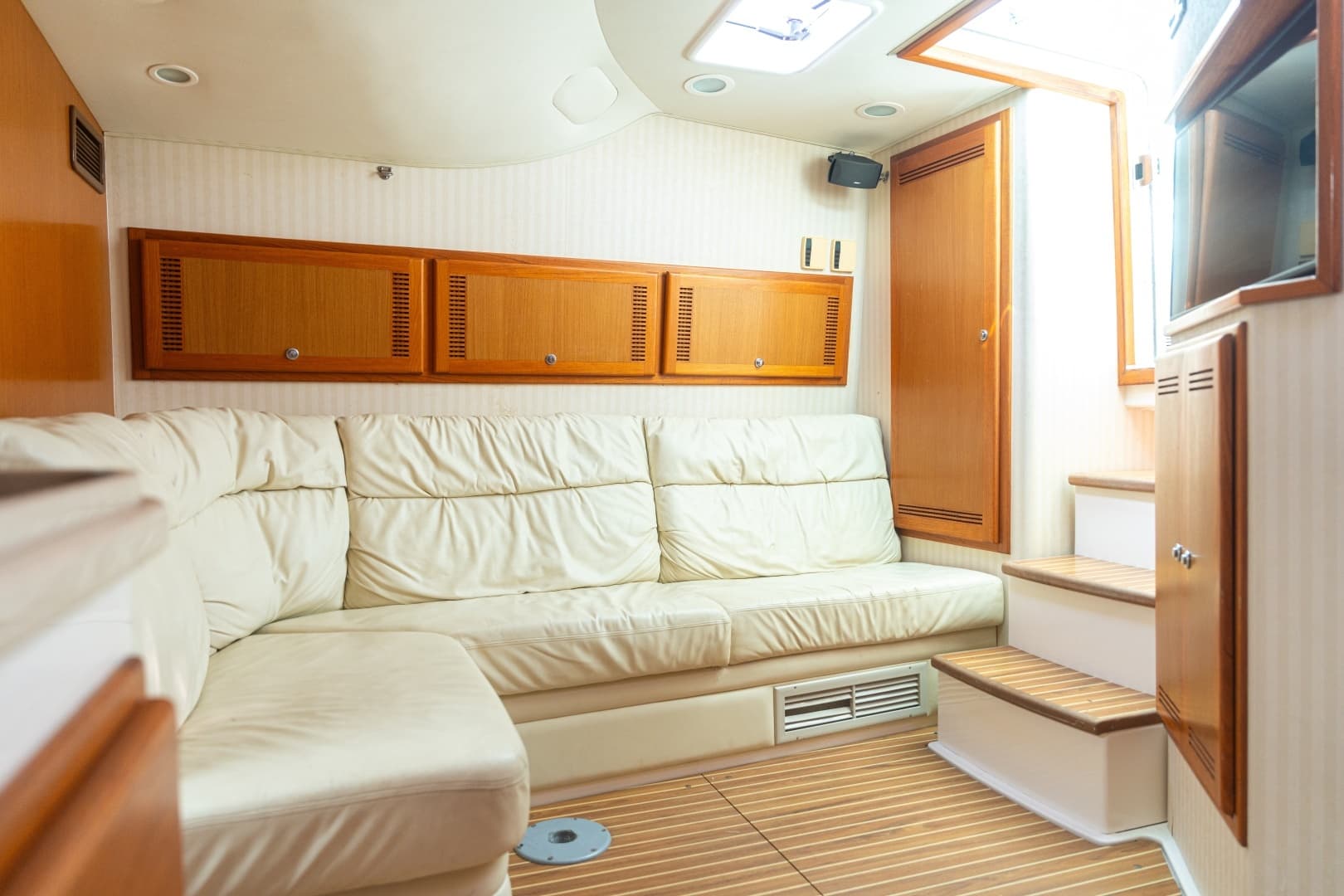2005 Cabo 40 Hardtop Express - Image 40
