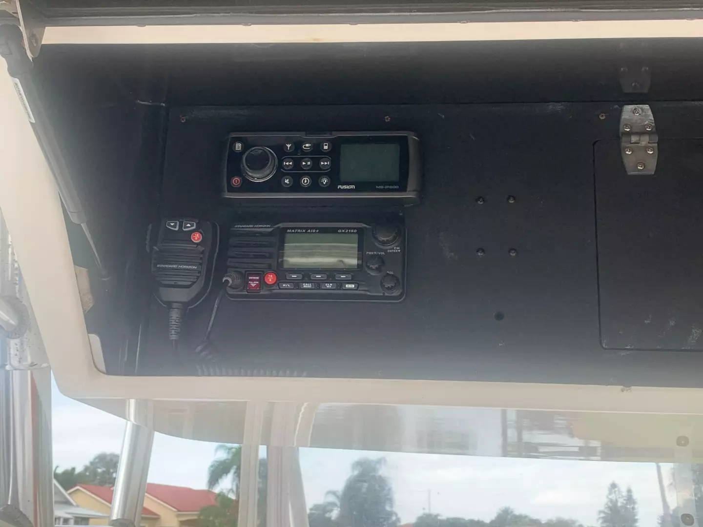 2001 Venture 34 Center Console - Image 9