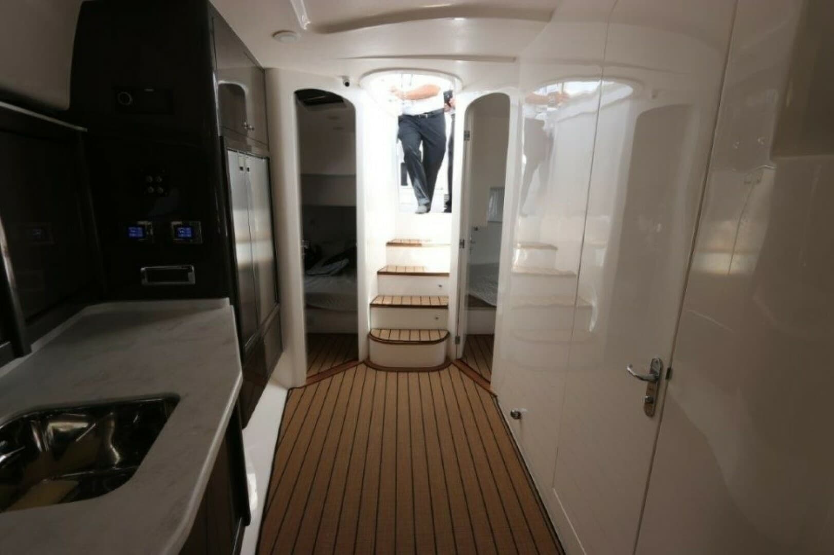 2019 Intrepid 475 Sport Yacht - Image 34