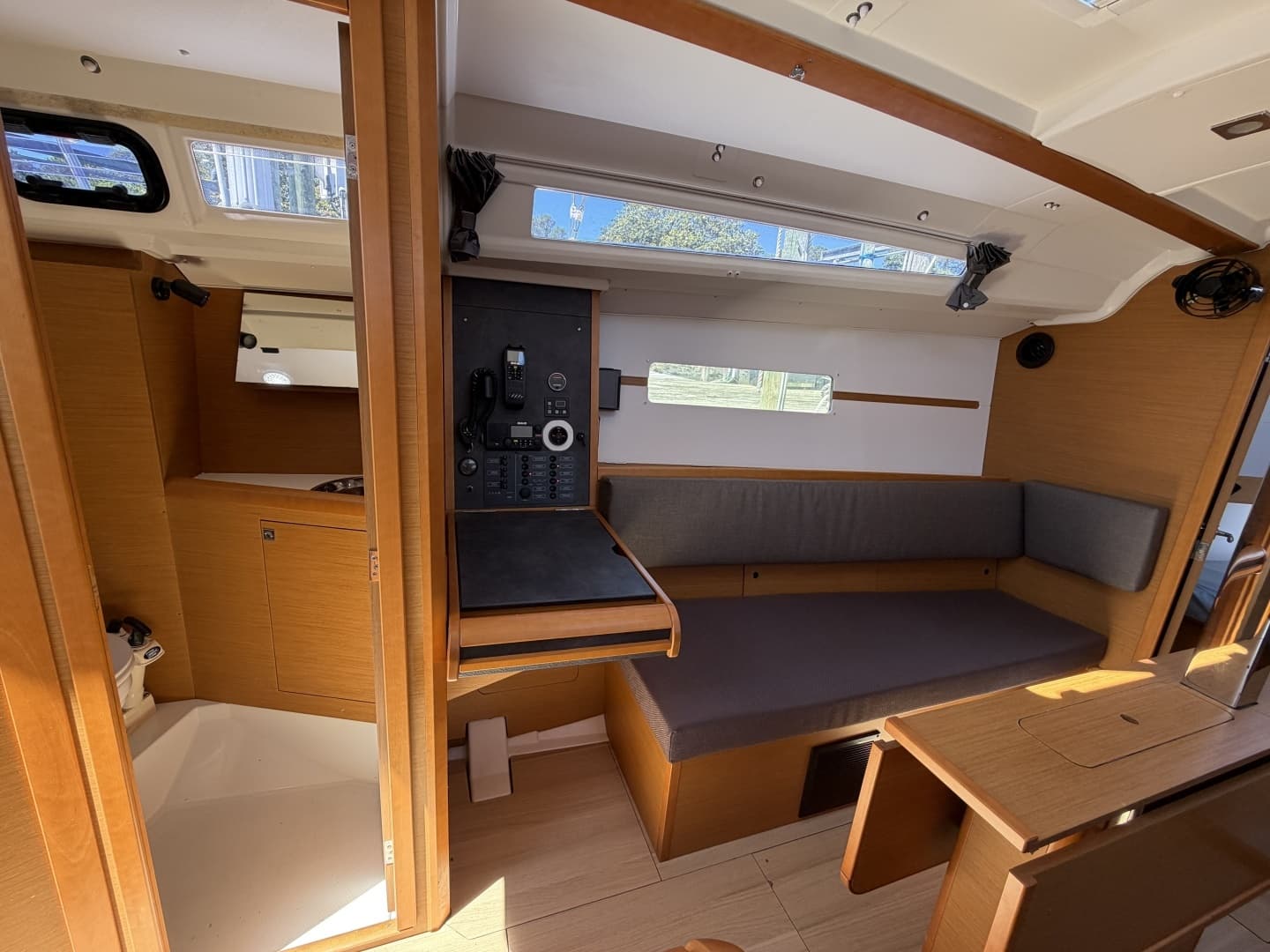 2015 Jeanneau 349 - Image 29