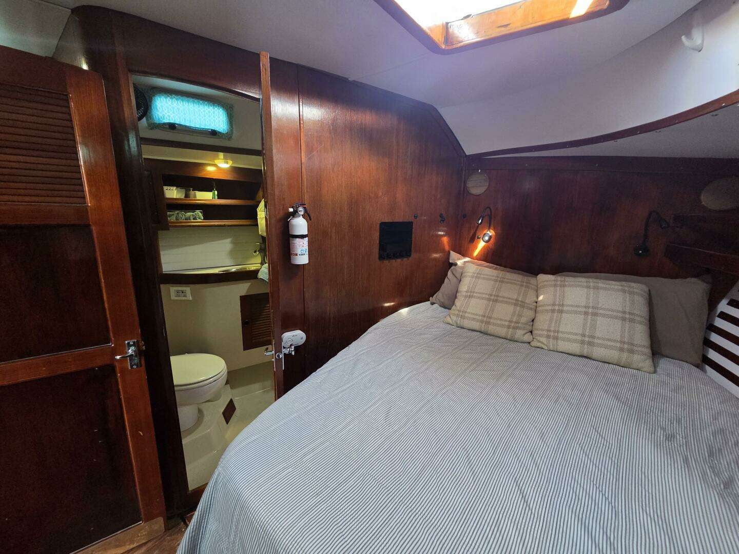 1985 Endeavour 51 - Image 13