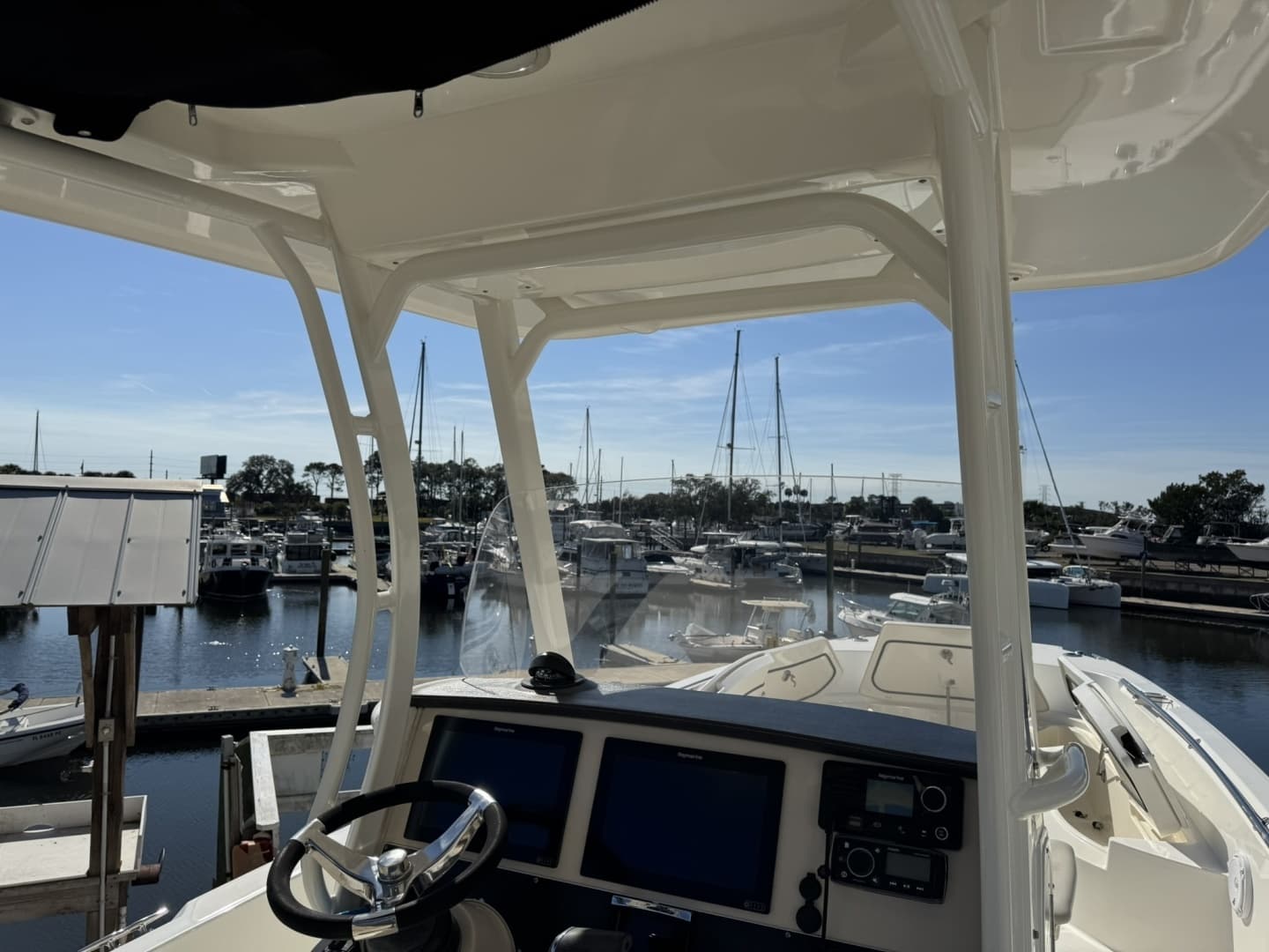 2019 Boston Whaler 270 Dauntless - Image 29