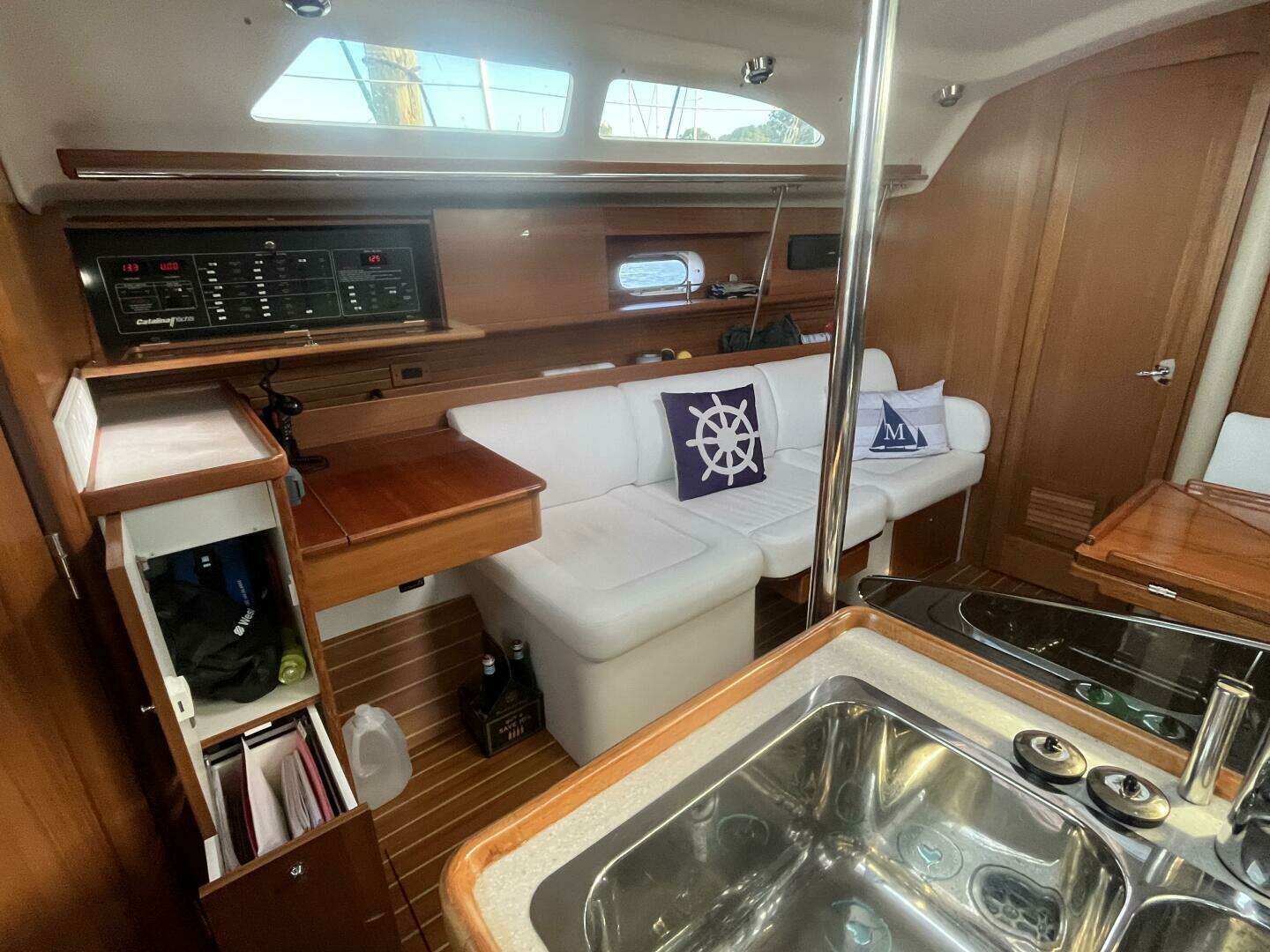 2017 Catalina 355 - Image 21