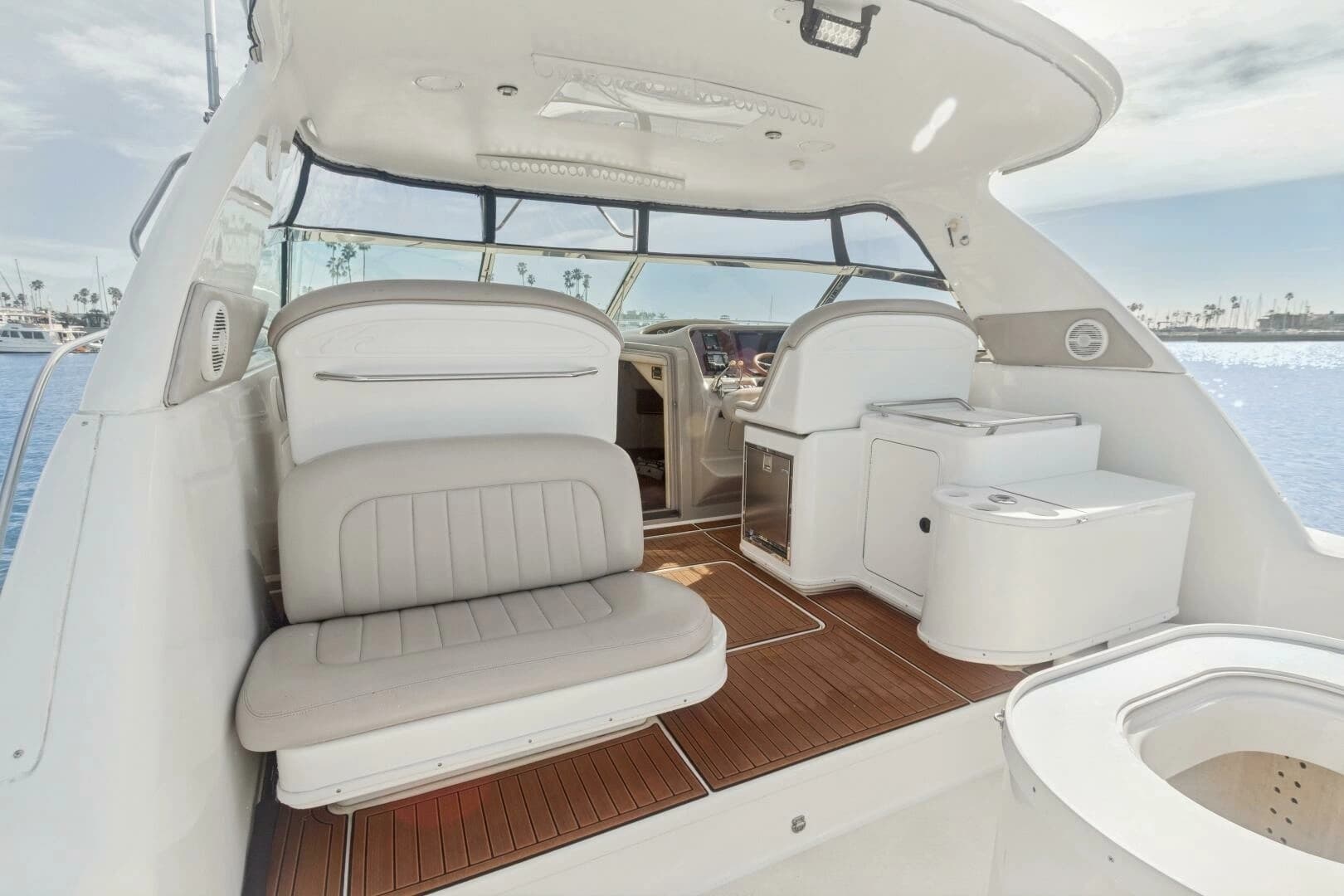 2000 Sea Ray 370 Express Cruiser - Image 39