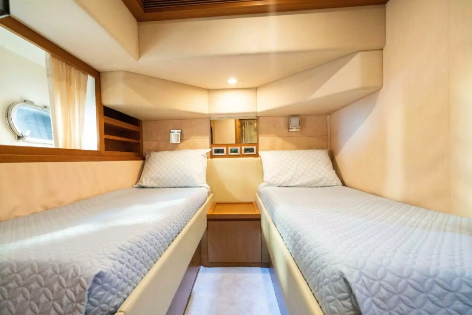 2007 Ferretti Yachts 780 - Image 31