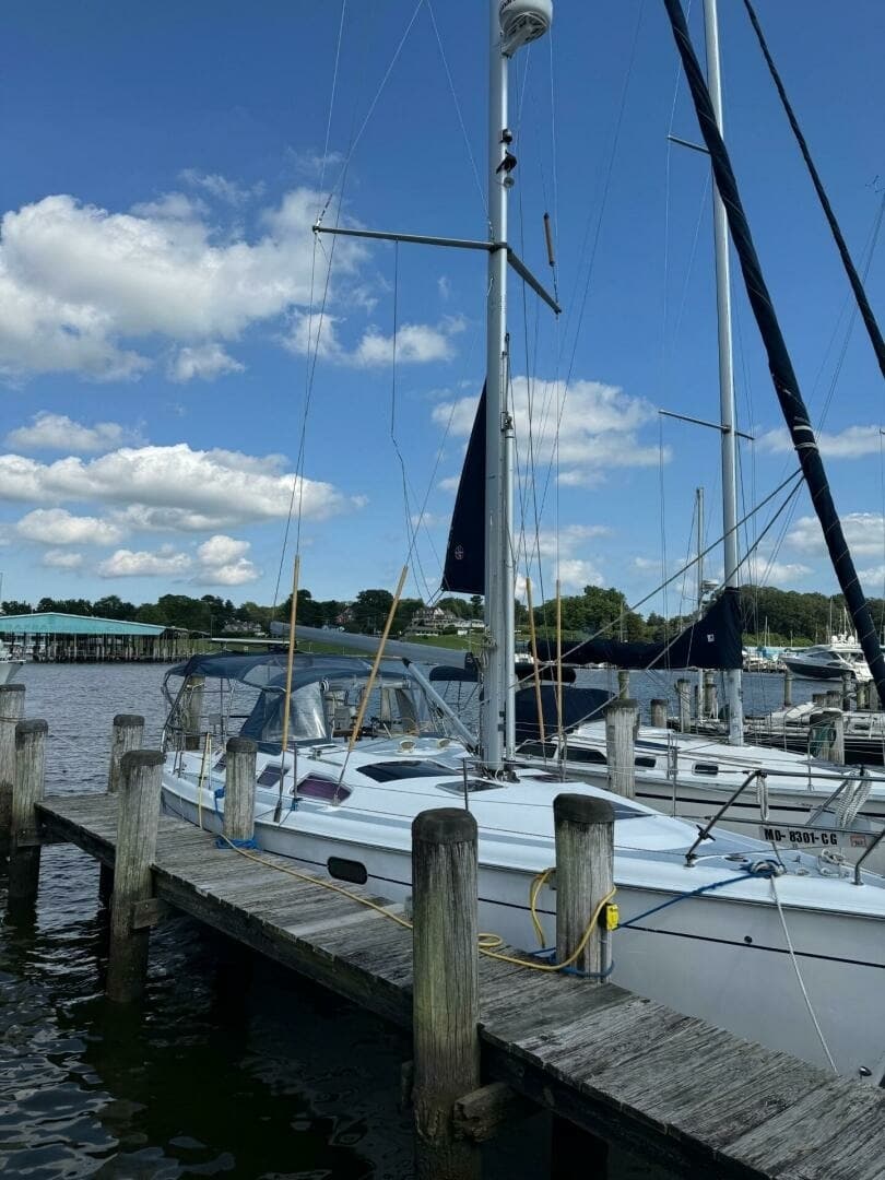 2004 Hunter 386 - Image 2