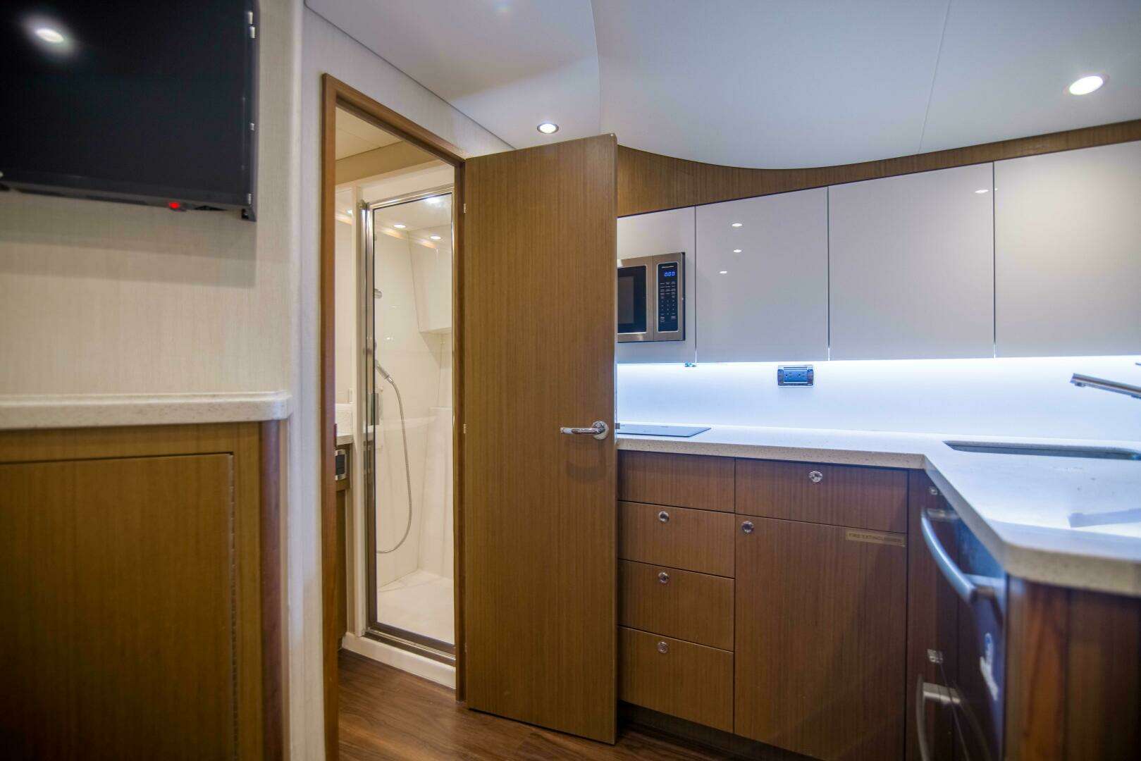 2020 Cabo 40 Express - Image 32