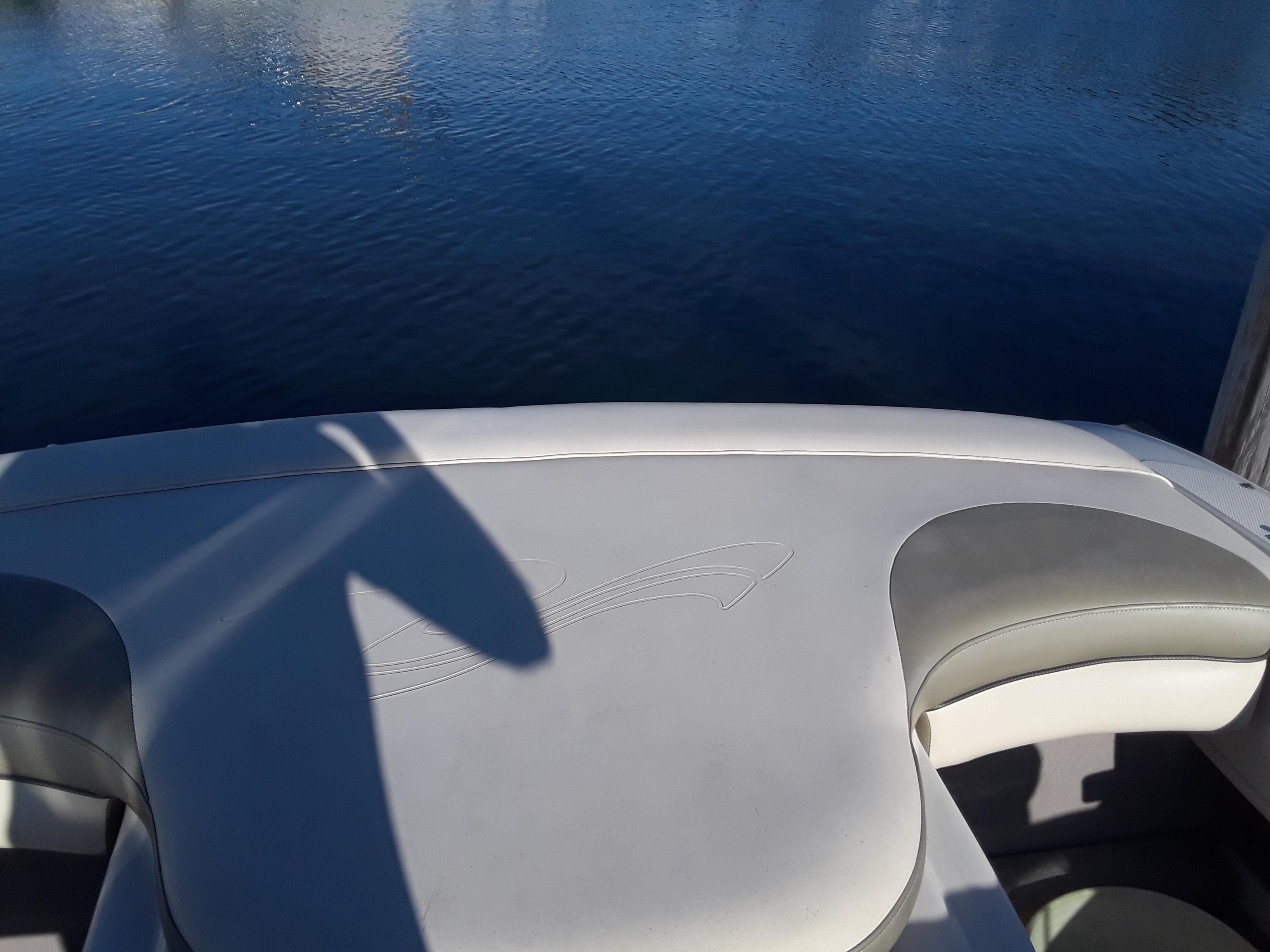 2005 Sea Ray 200 SLX boat interior with water view.