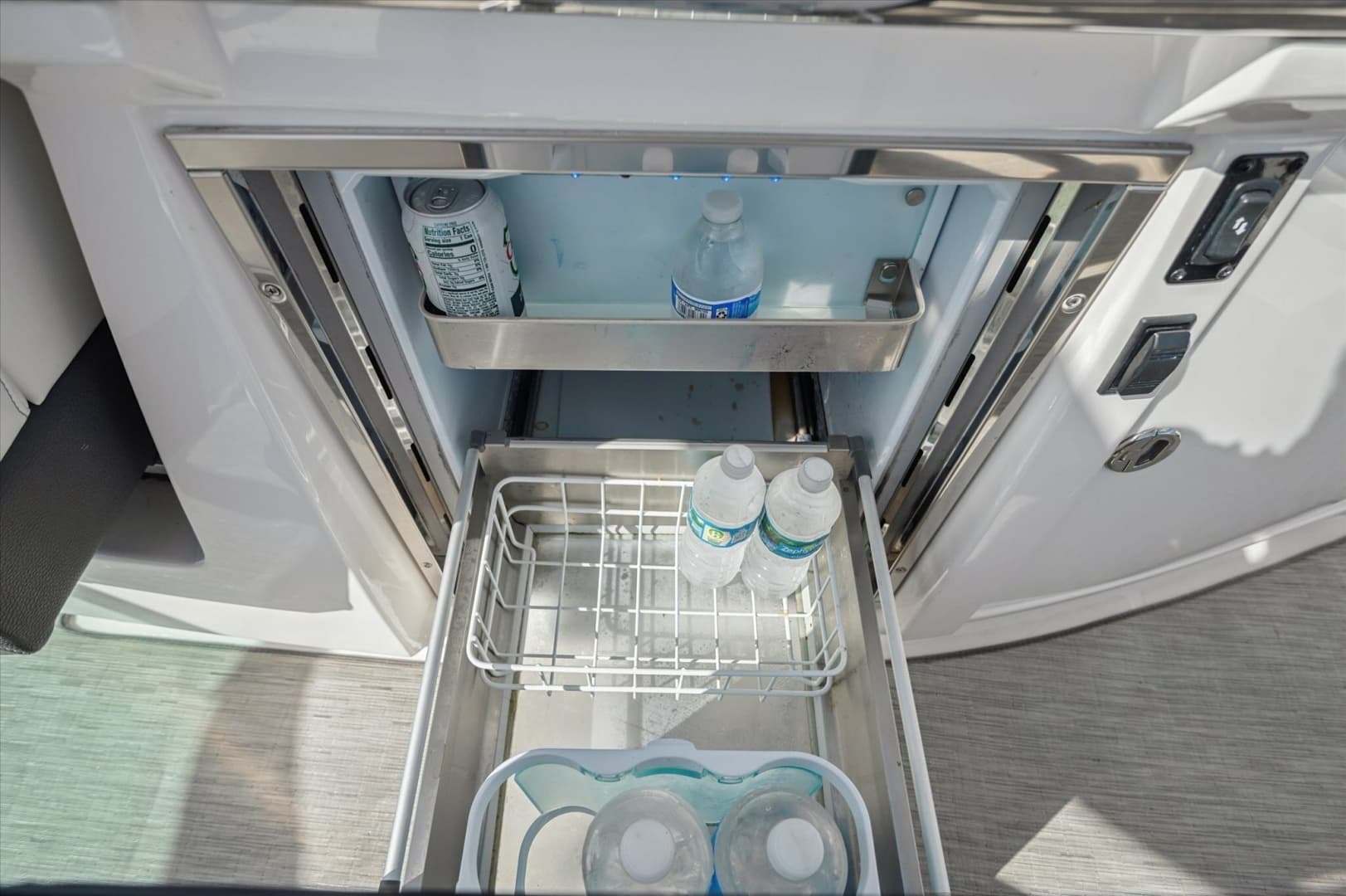 2019 Regal 33 OBX - Image 29