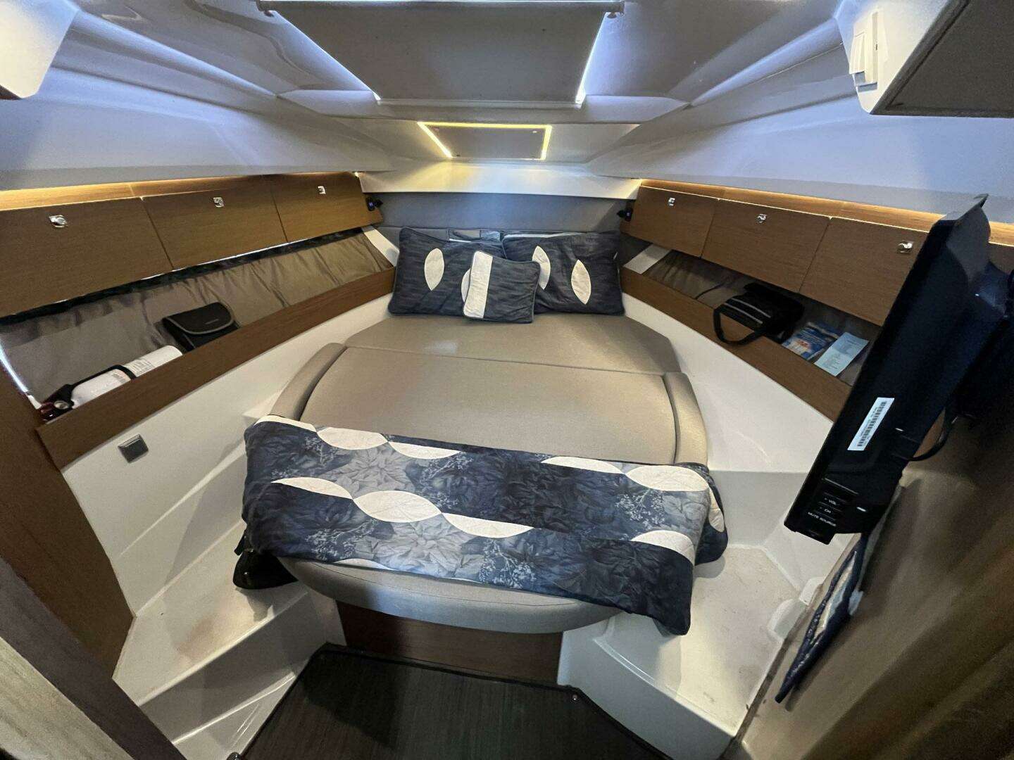 2018 Jeanneau NC 895 - Image 21