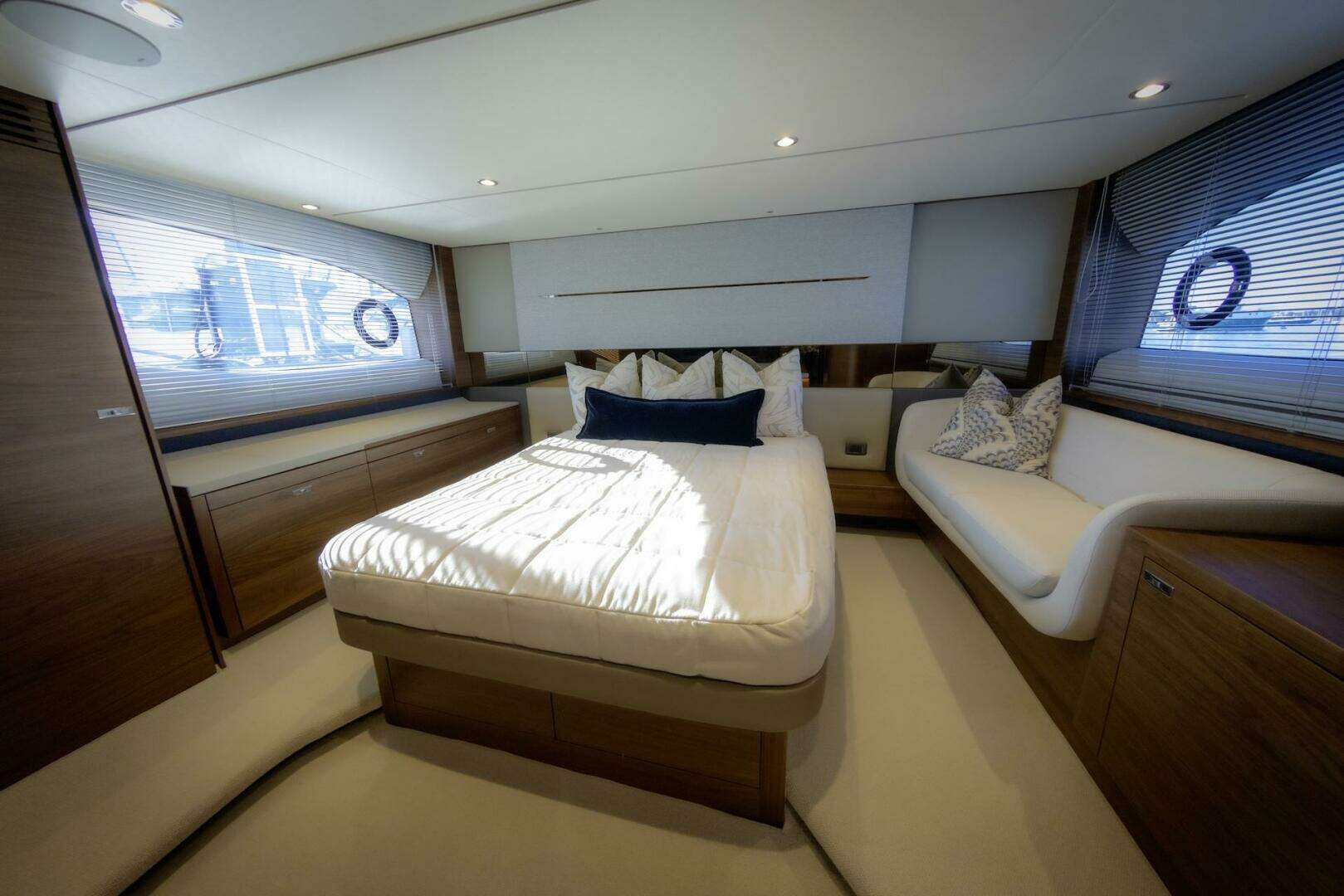 2026 Princess V55 - Image 11