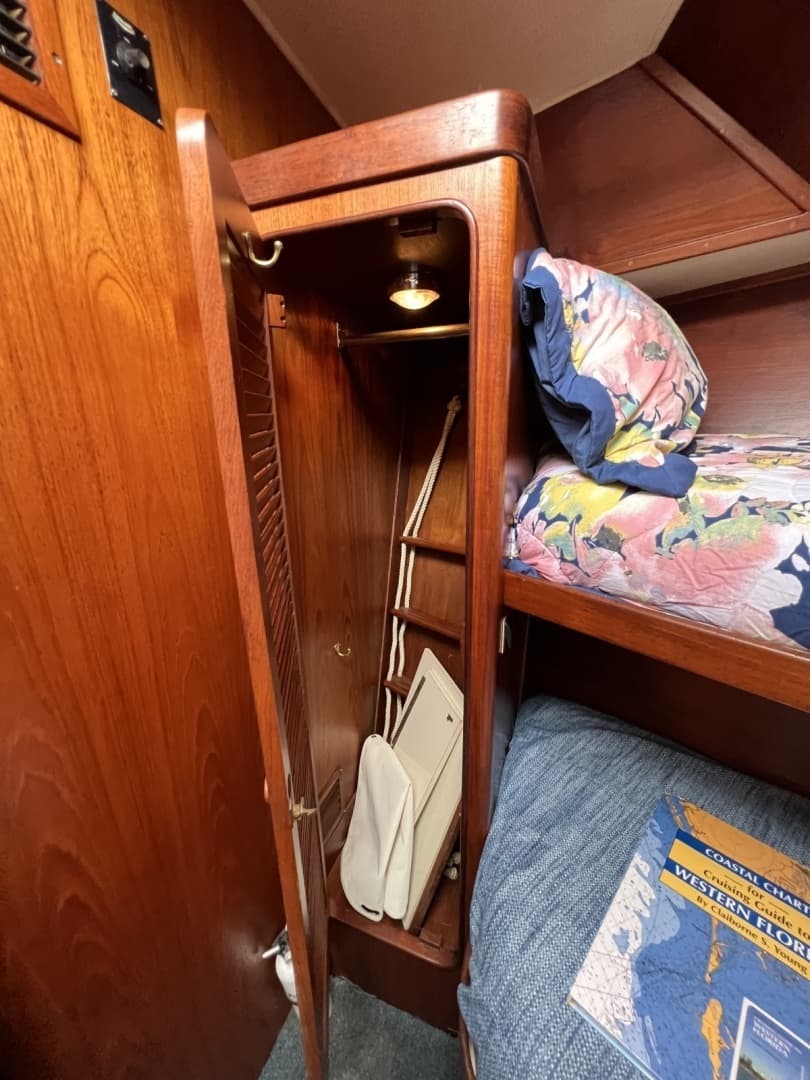1982 Gulfstar 48 Aft Cabin - Image 9
