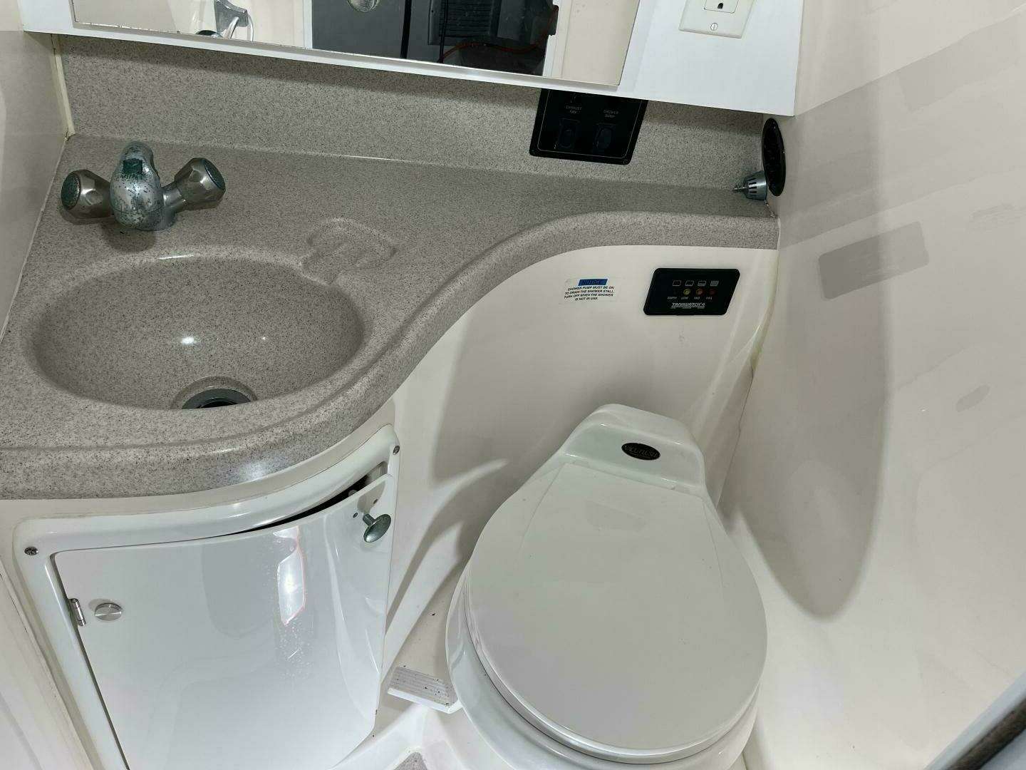2001 Wellcraft 270 Coastal - Image 50