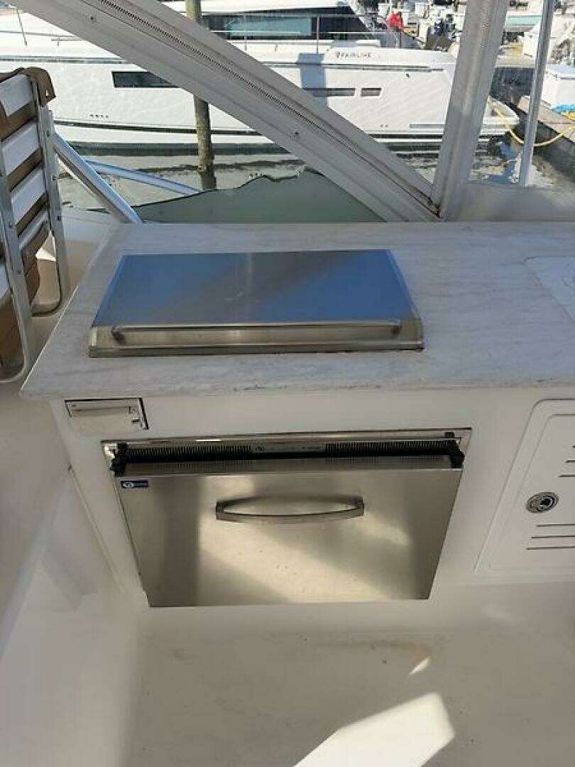 2011 Luhrs 37 IPS Canyon Series - Image 16