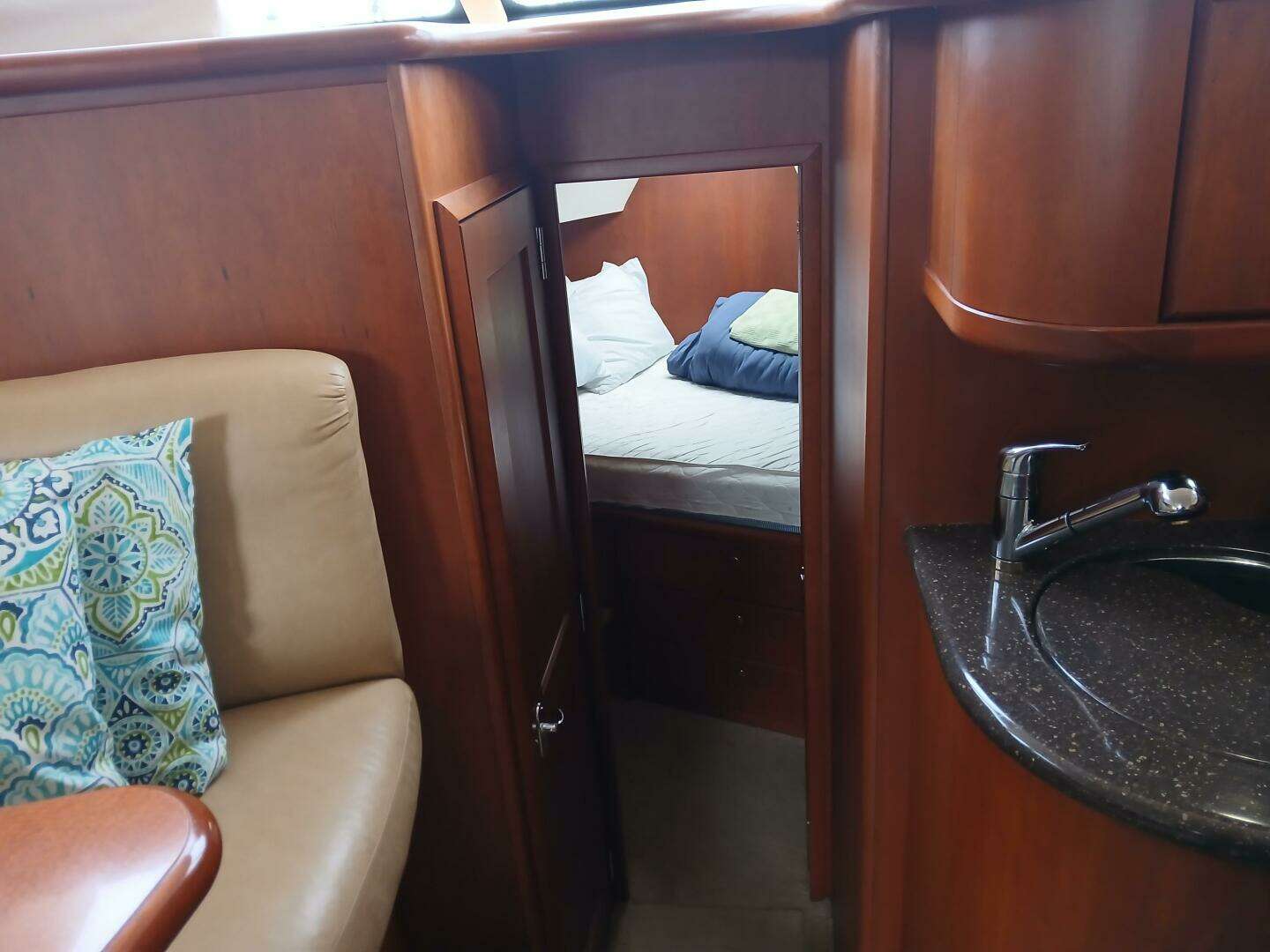 2006 Silverton 35 Motor Yacht - Image 21