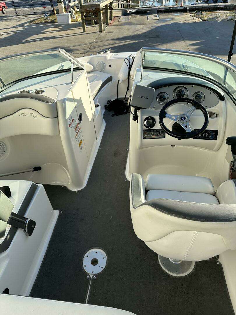 2012 Sea Ray 200 Sundeck - Image 24