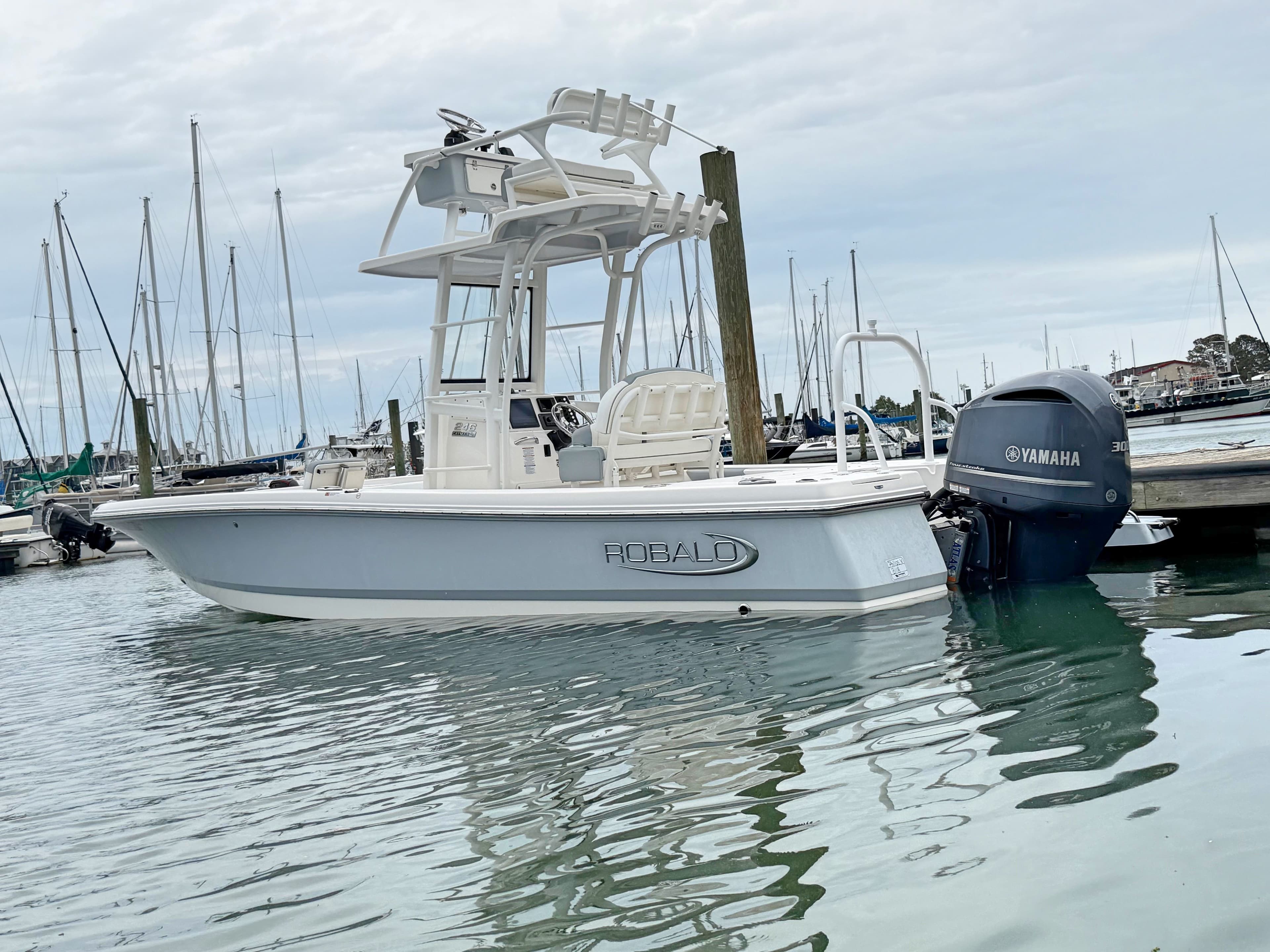 2021 Robalo 246 Cayman SD - 3