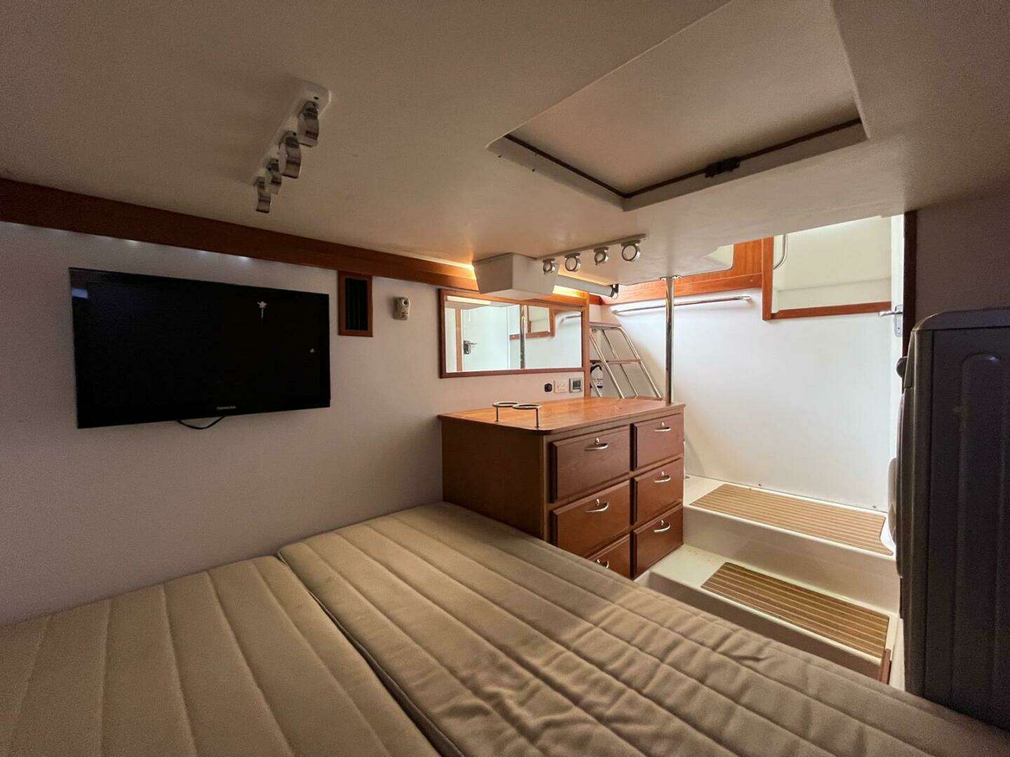 2013 Sabre 48 Salon Express - Image 43