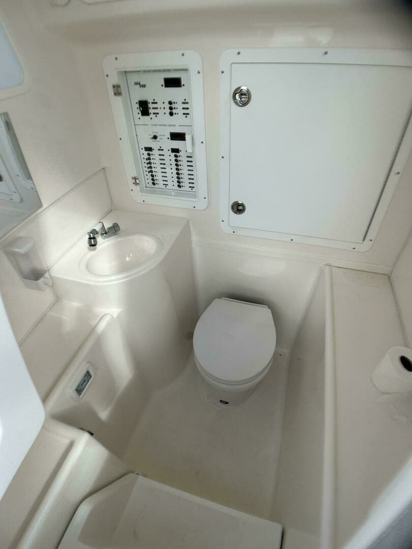 2022 SeaVee 390z Center Console - Image 19