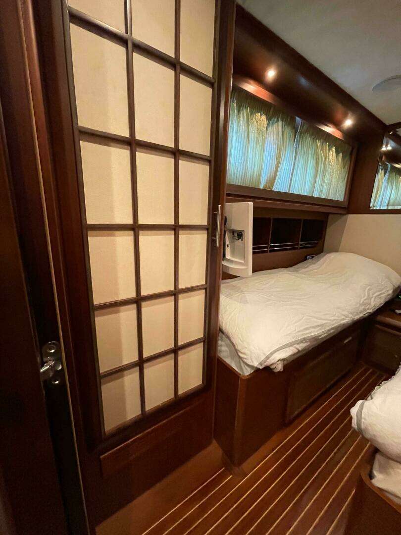 2006 Mochi Craft 74' Dolphin - Image 53