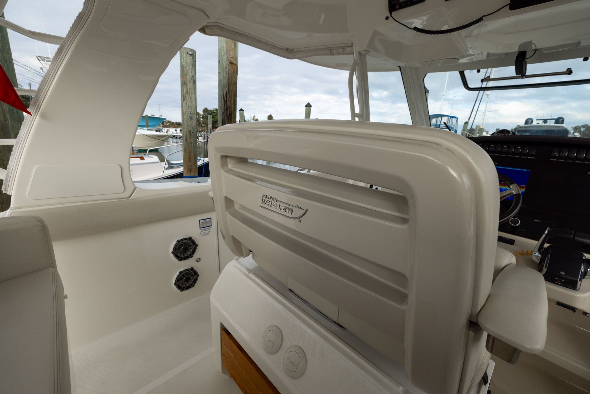2023 Boston Whaler 350 Realm - 46