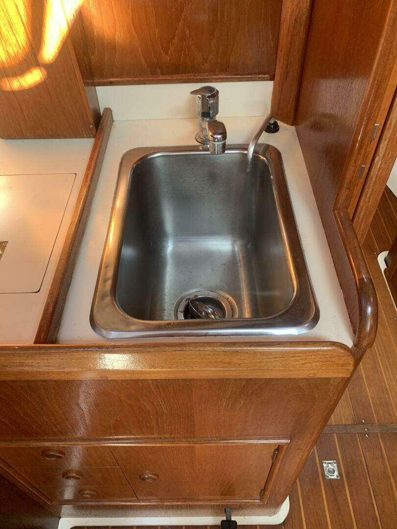 1987 Nonsuch Ultra 30 - Image 30