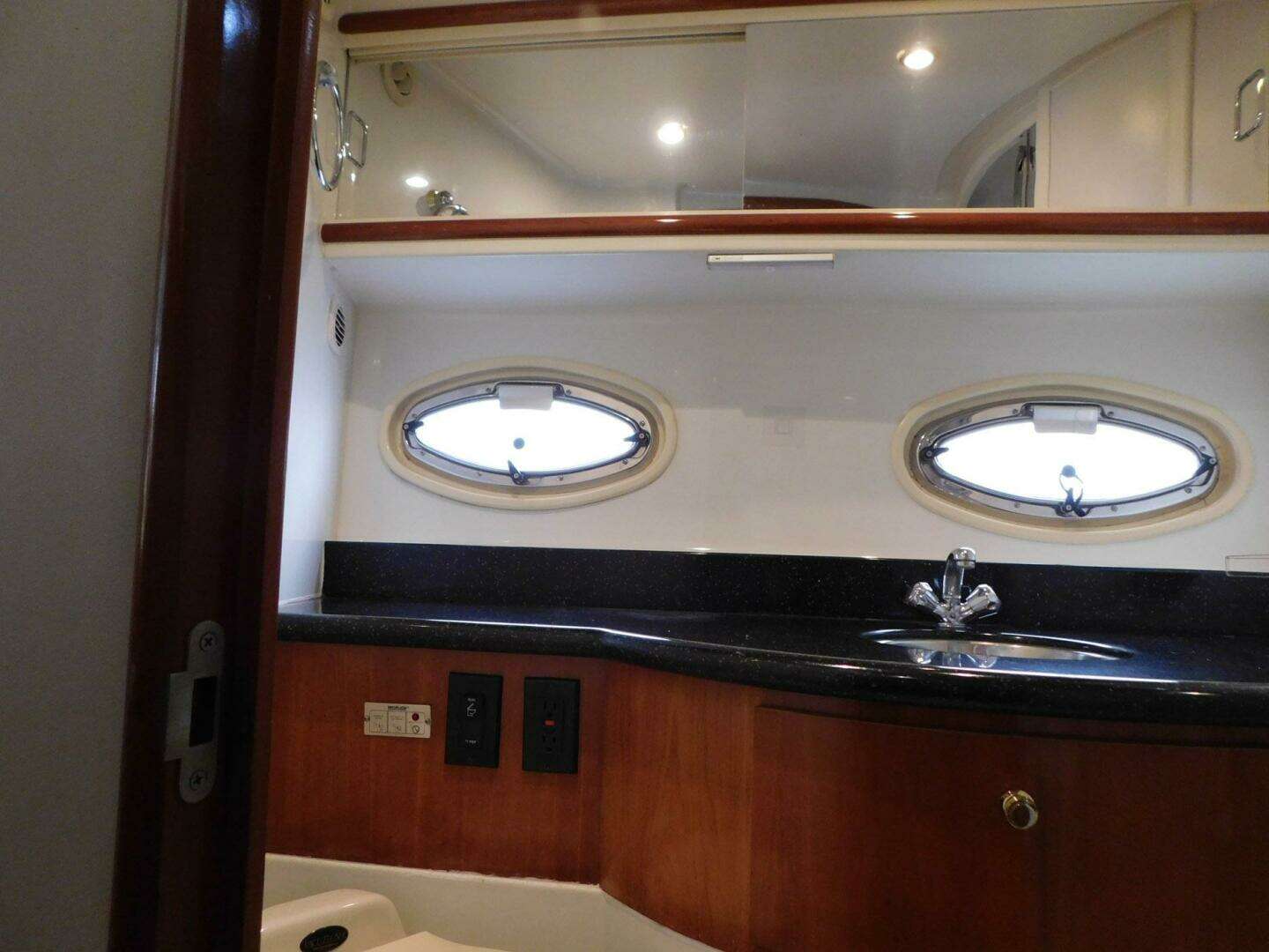2003 Carver 44 CPMY - Image 46