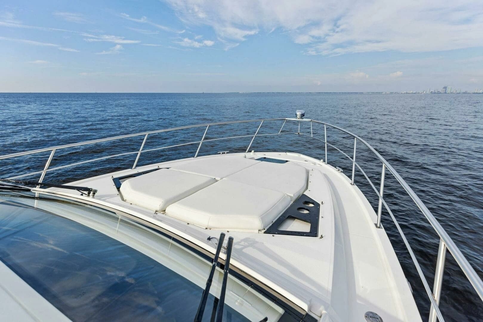 2015 Cruisers Yachts 390 Express Coupe - Image 38