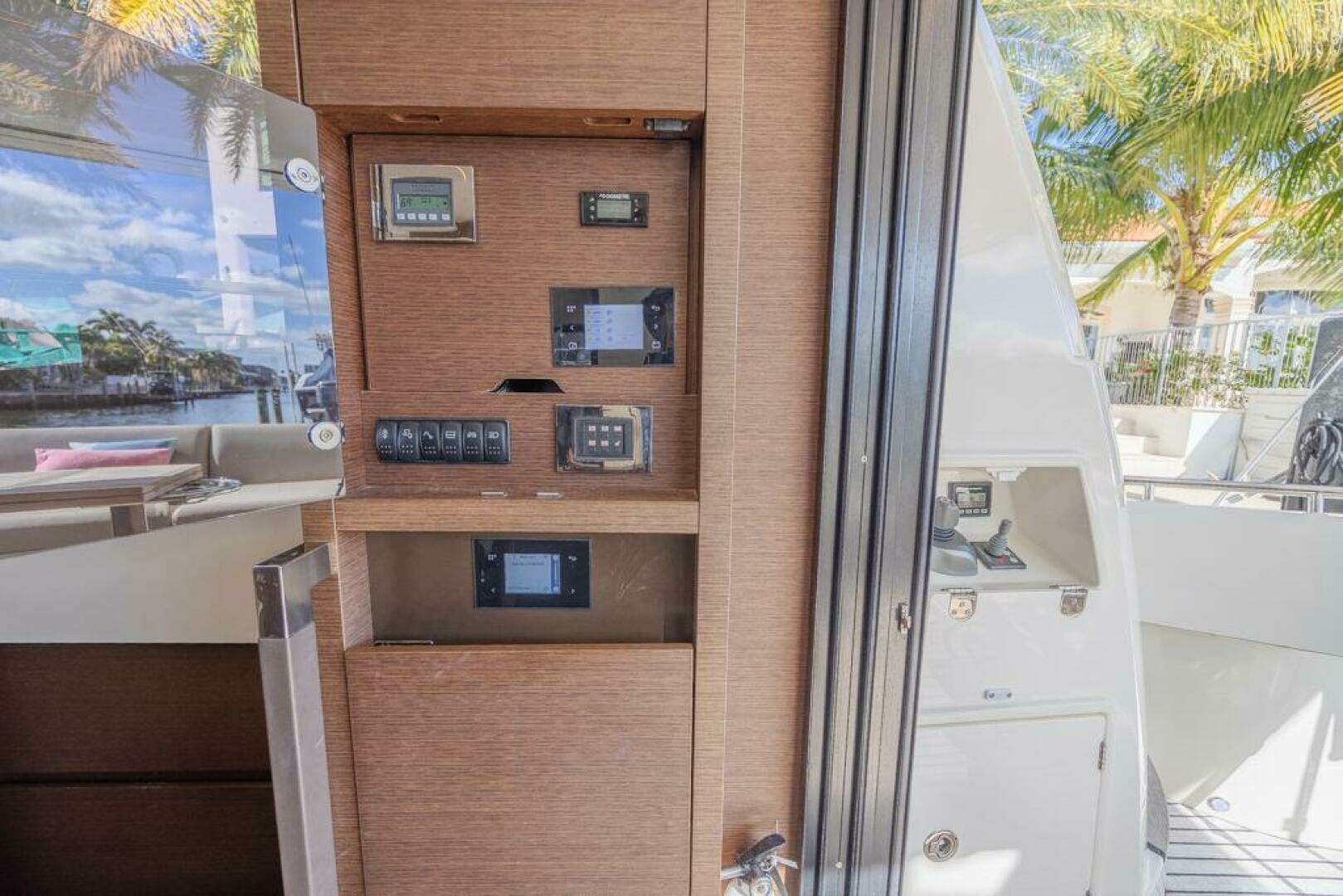 2021 Prestige 520 Flybridge - Image 30