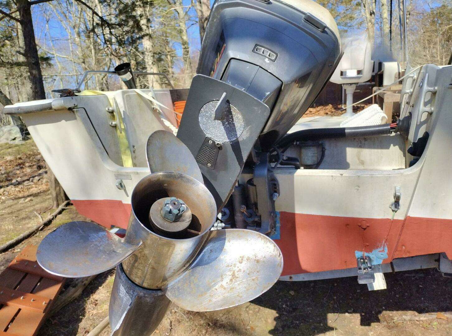1983 Boston Whaler Revenge - Image 7