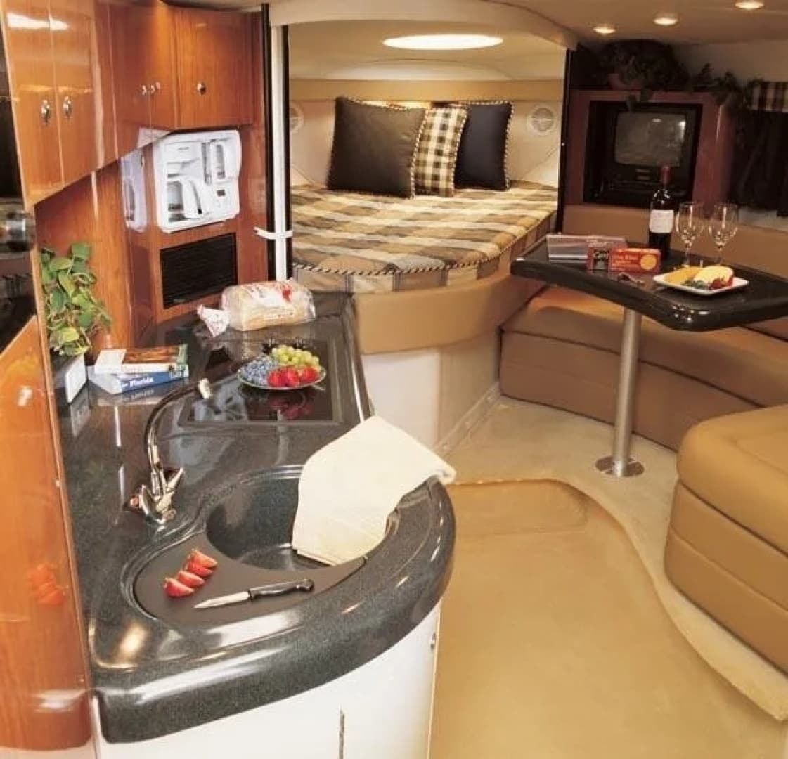 2005 Monterey 322 Cruiser - Image 10