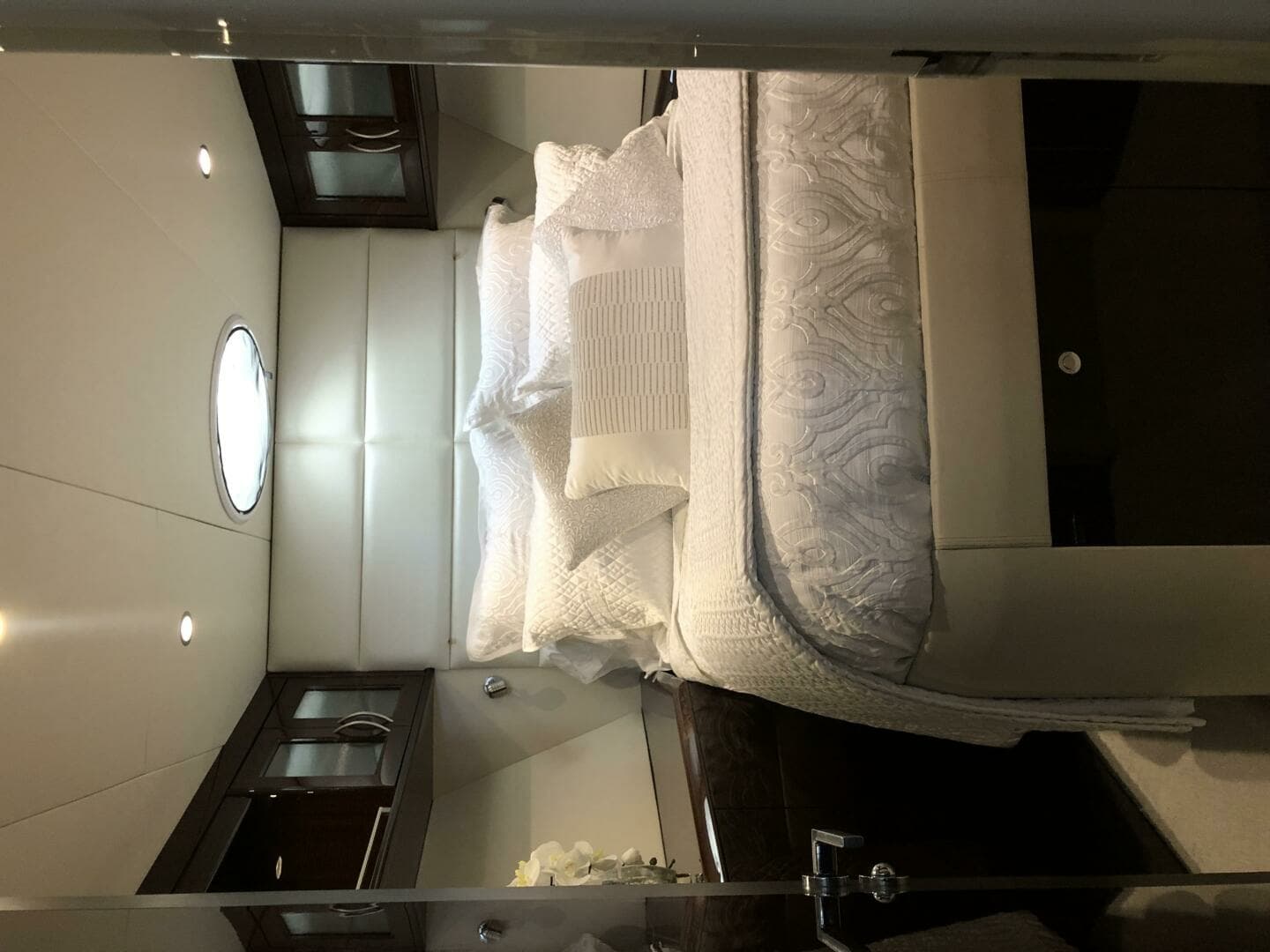 2009 Lazzara Yachts LSX 75 - Image 25